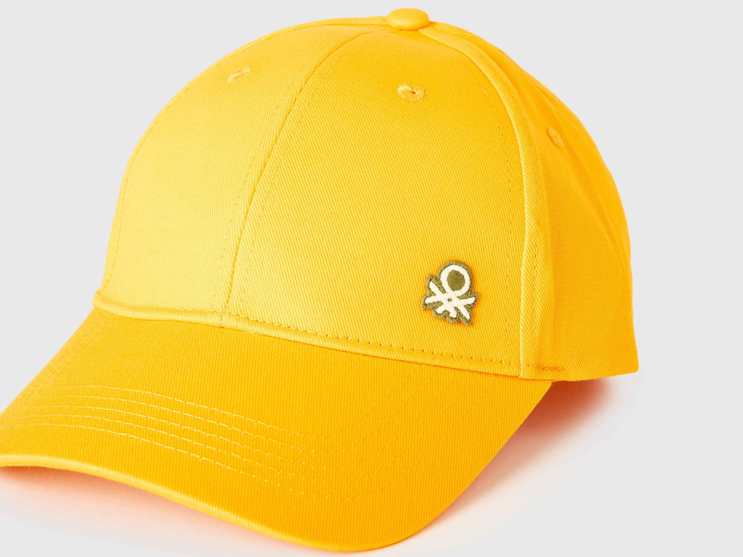Baseball cap with logo - ucb_image_DS1
