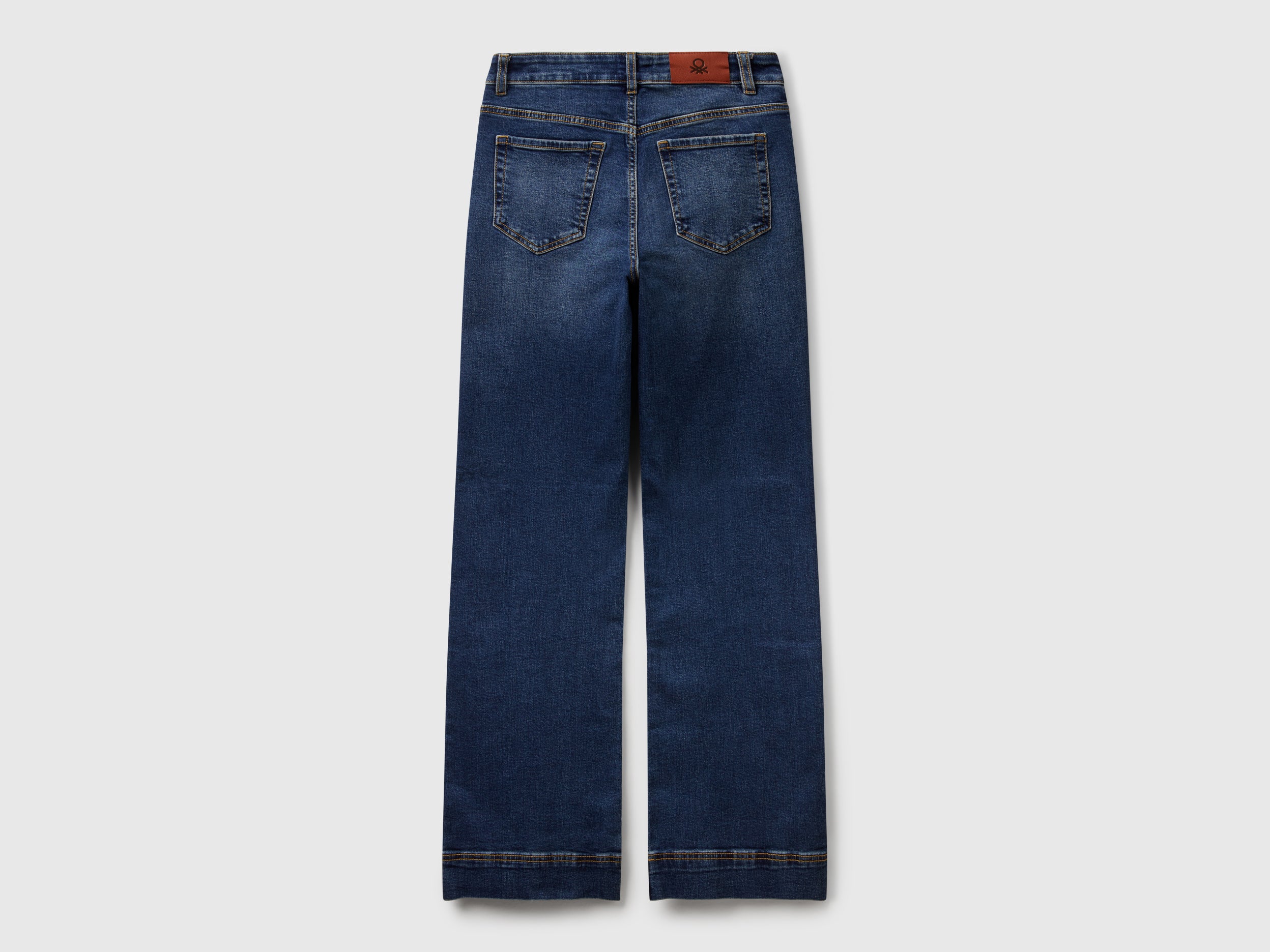 Jeans flare em algodão reciclado - ucb_image_BS
