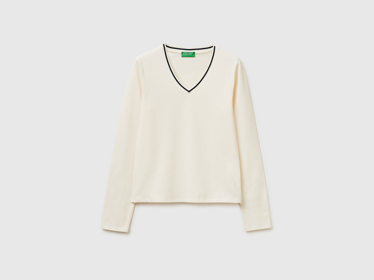 T-shirt ajustada com decote em V - ucb_image_FS