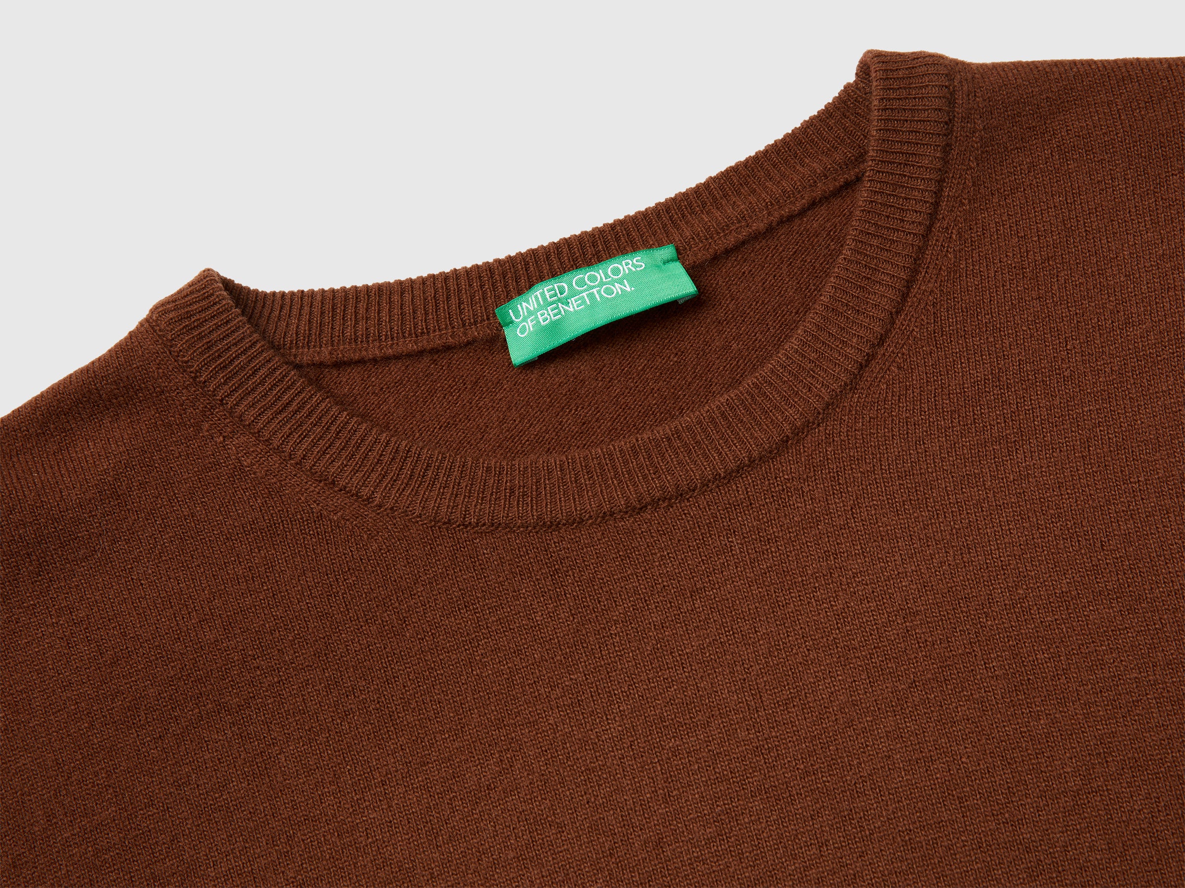 Camisola de gola redonda castanho escuro em pura lã Merino - ucb_image_DS1