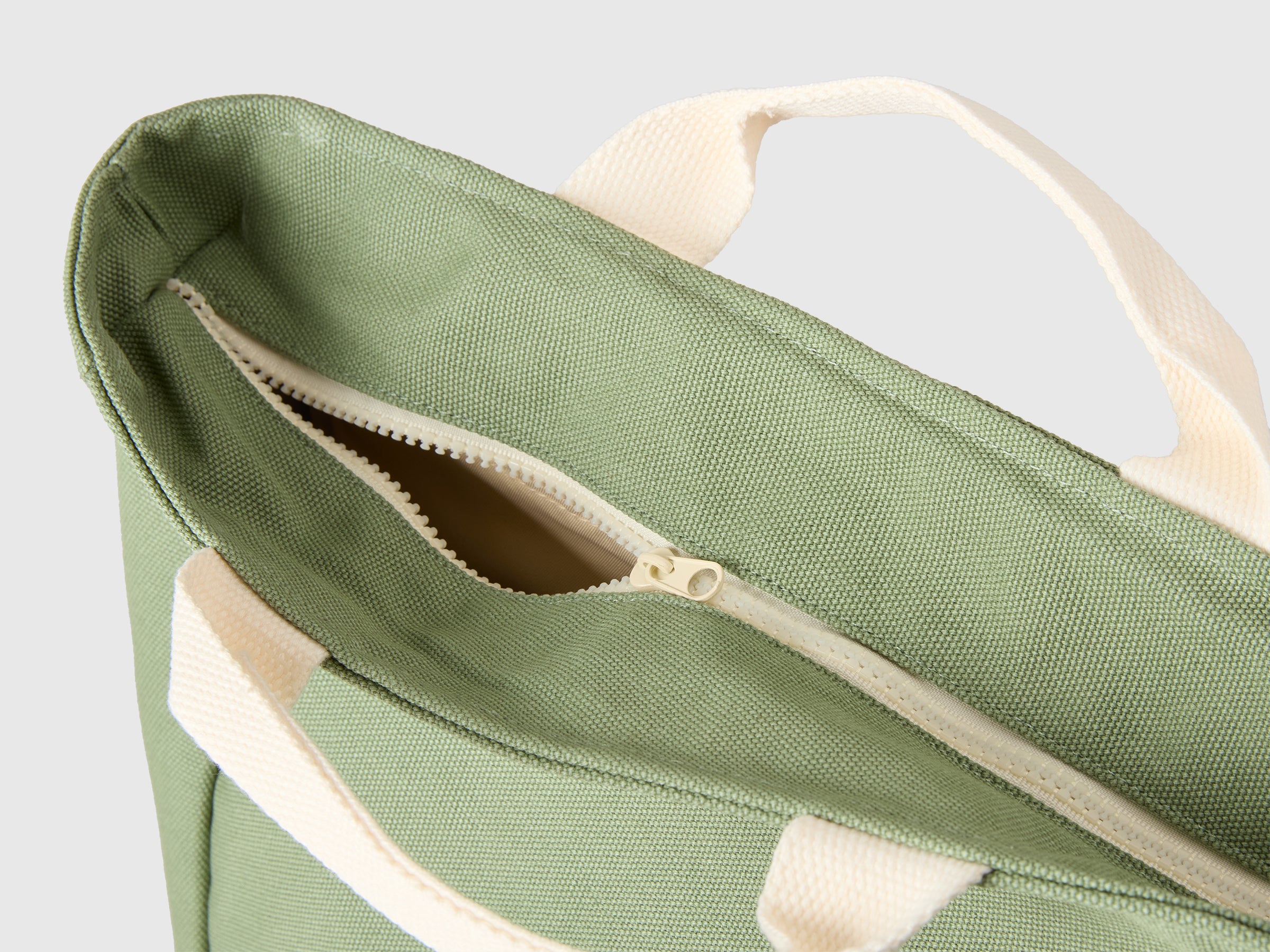 Bolsa mochila verde militar - ucb_image_DS1