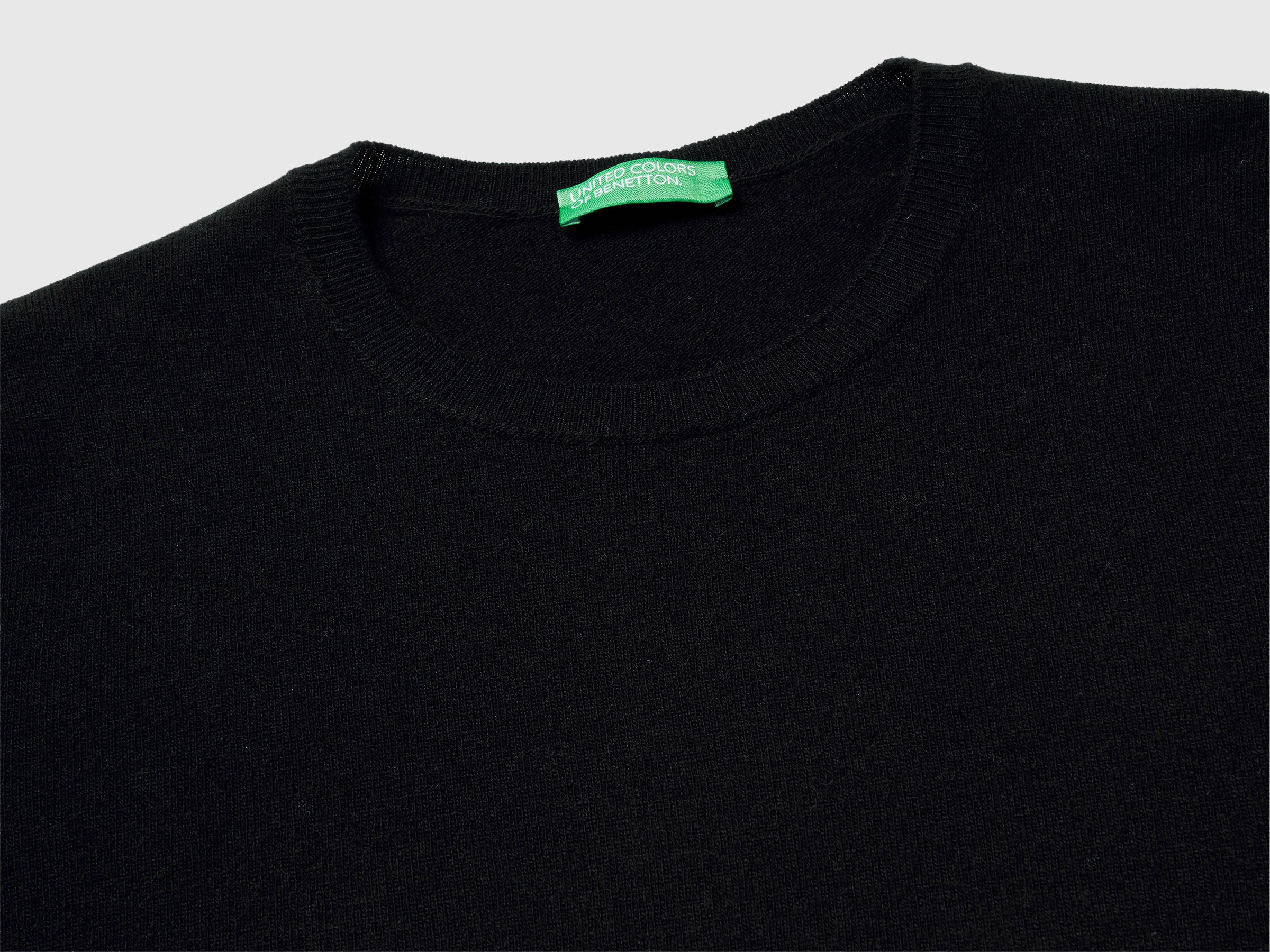 Camisola de manga curta preta em pura lã Merino - ucb_image_DS1