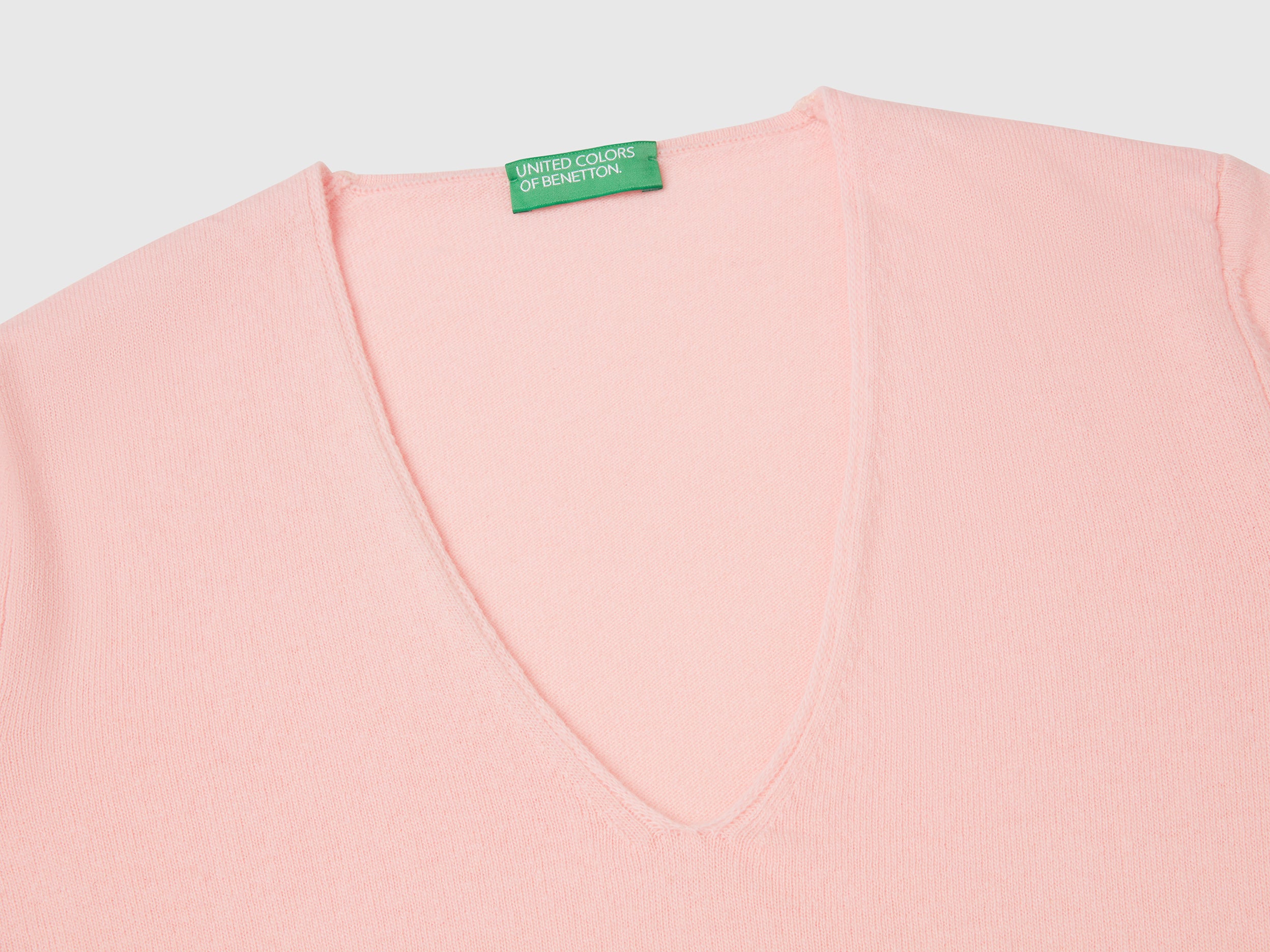 Camisola rosa pó com decote em V em pura lã Merino - ucb_image_DS1