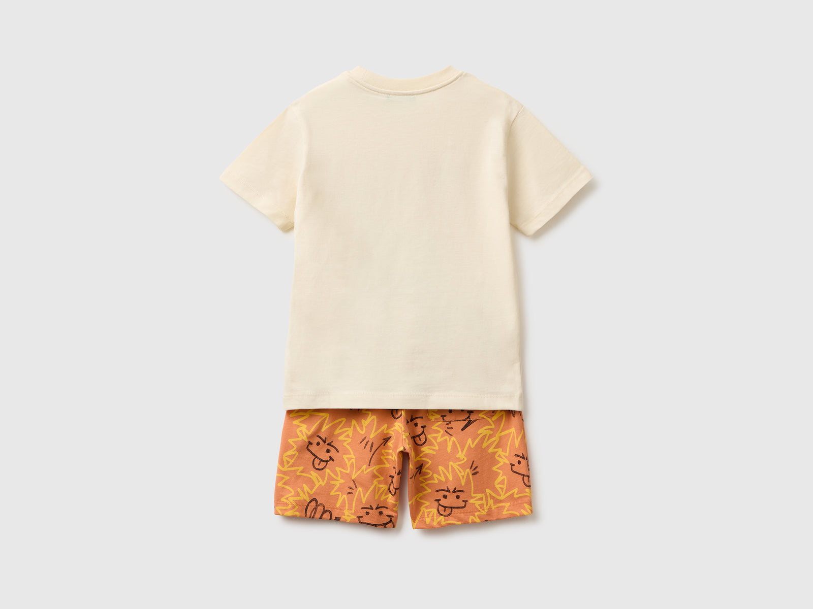 Conjunto t-shirt e shorts estampados - ucb_image_BS
