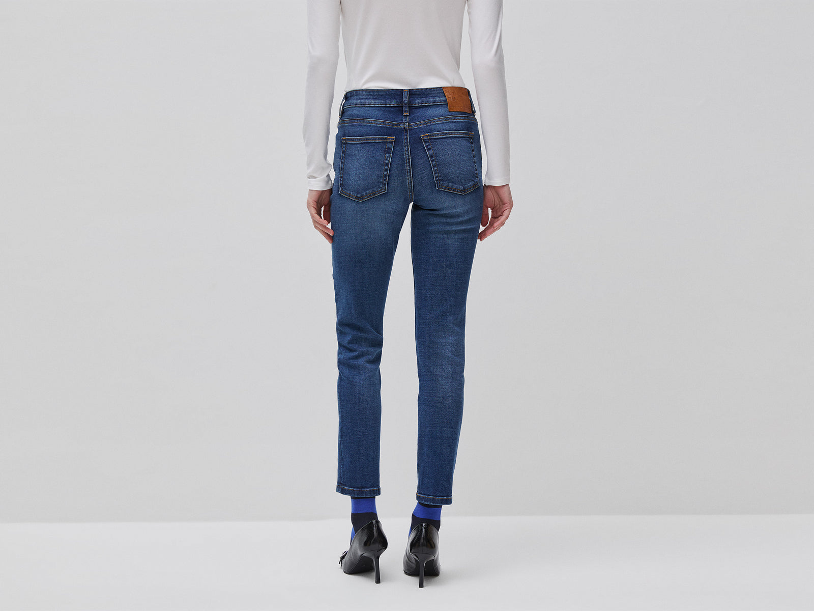 Jeans slim fit de cintura subida - ucb_image_B