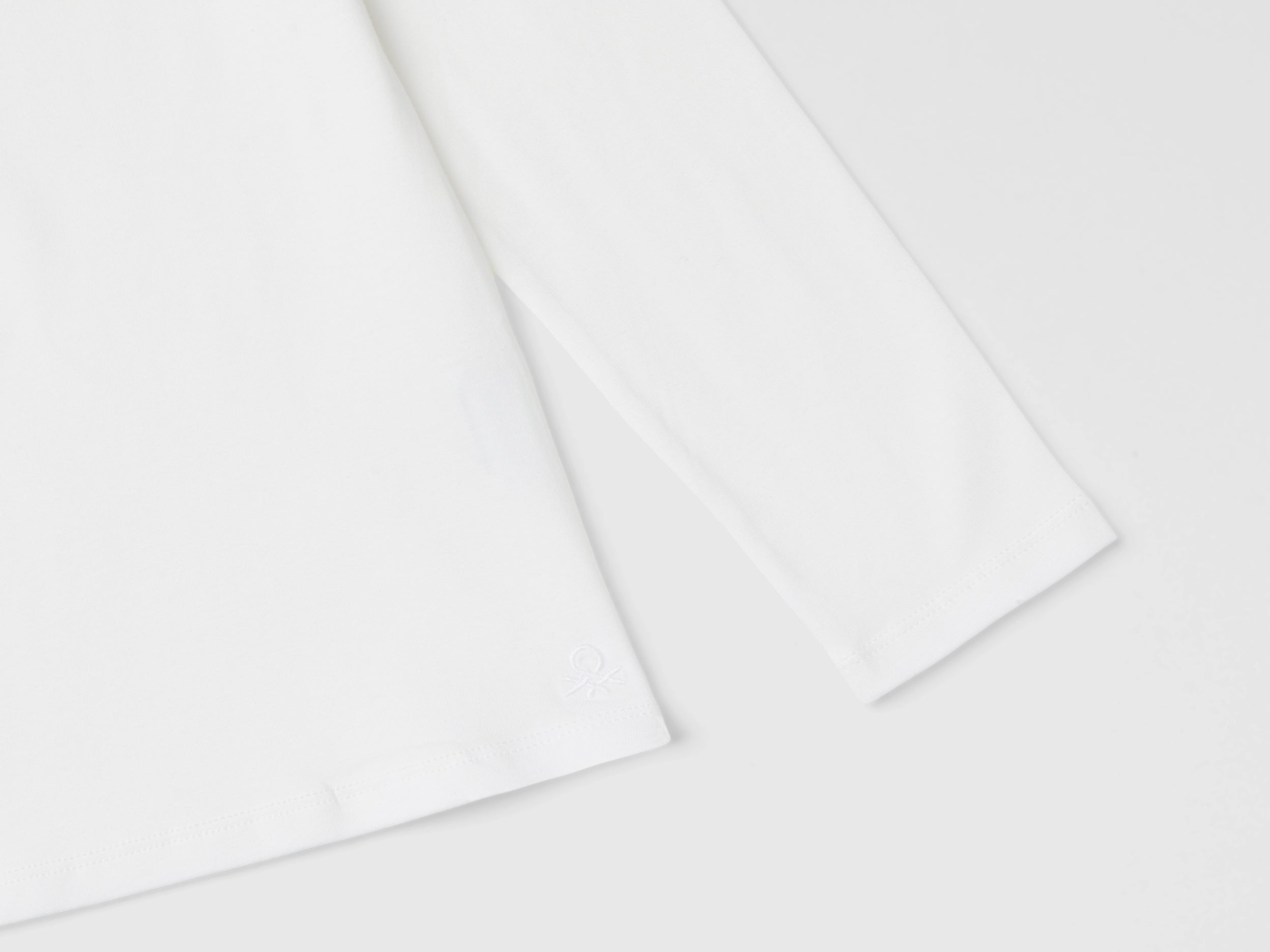 T-shirt stretch com gola alta - ucb_image_DS1