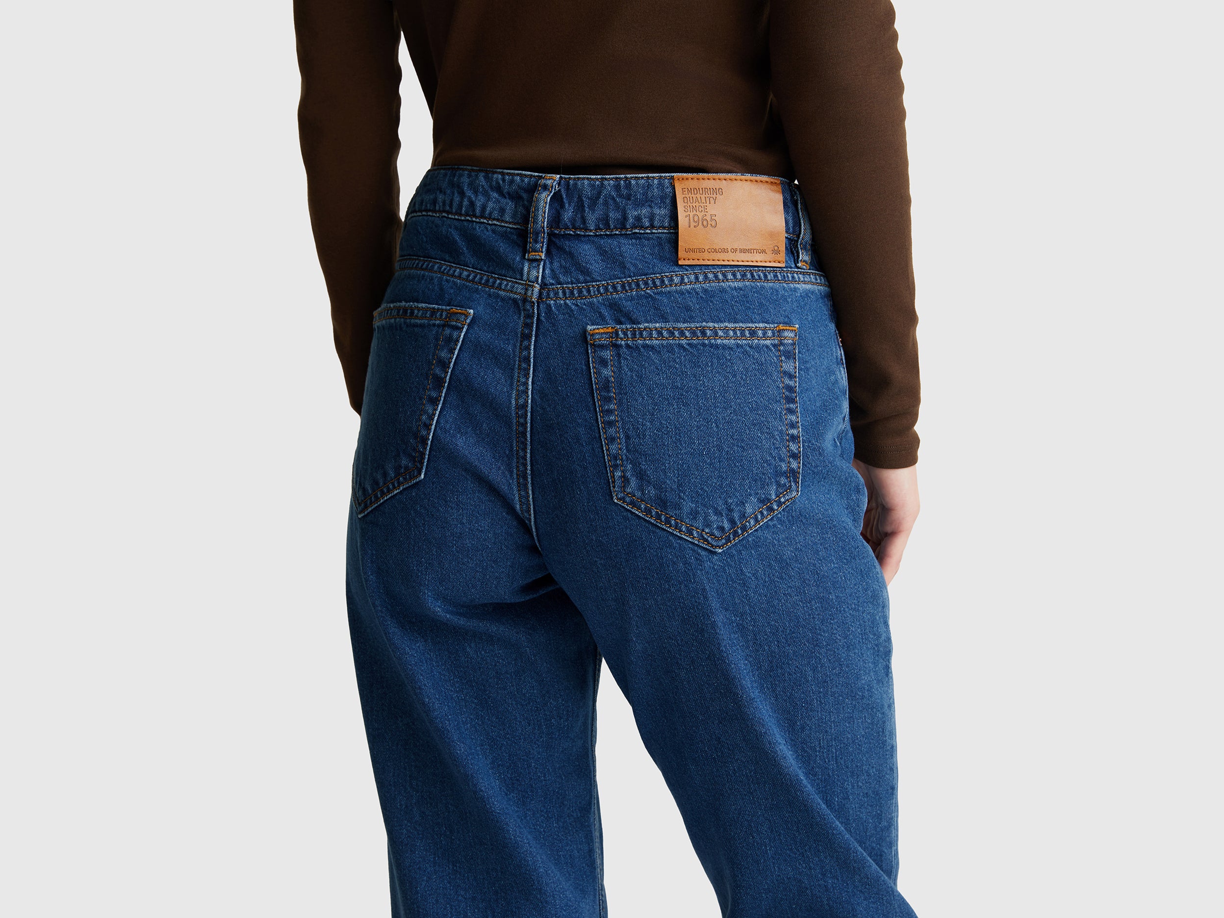 Jeans mom fit - ucb_image_FY