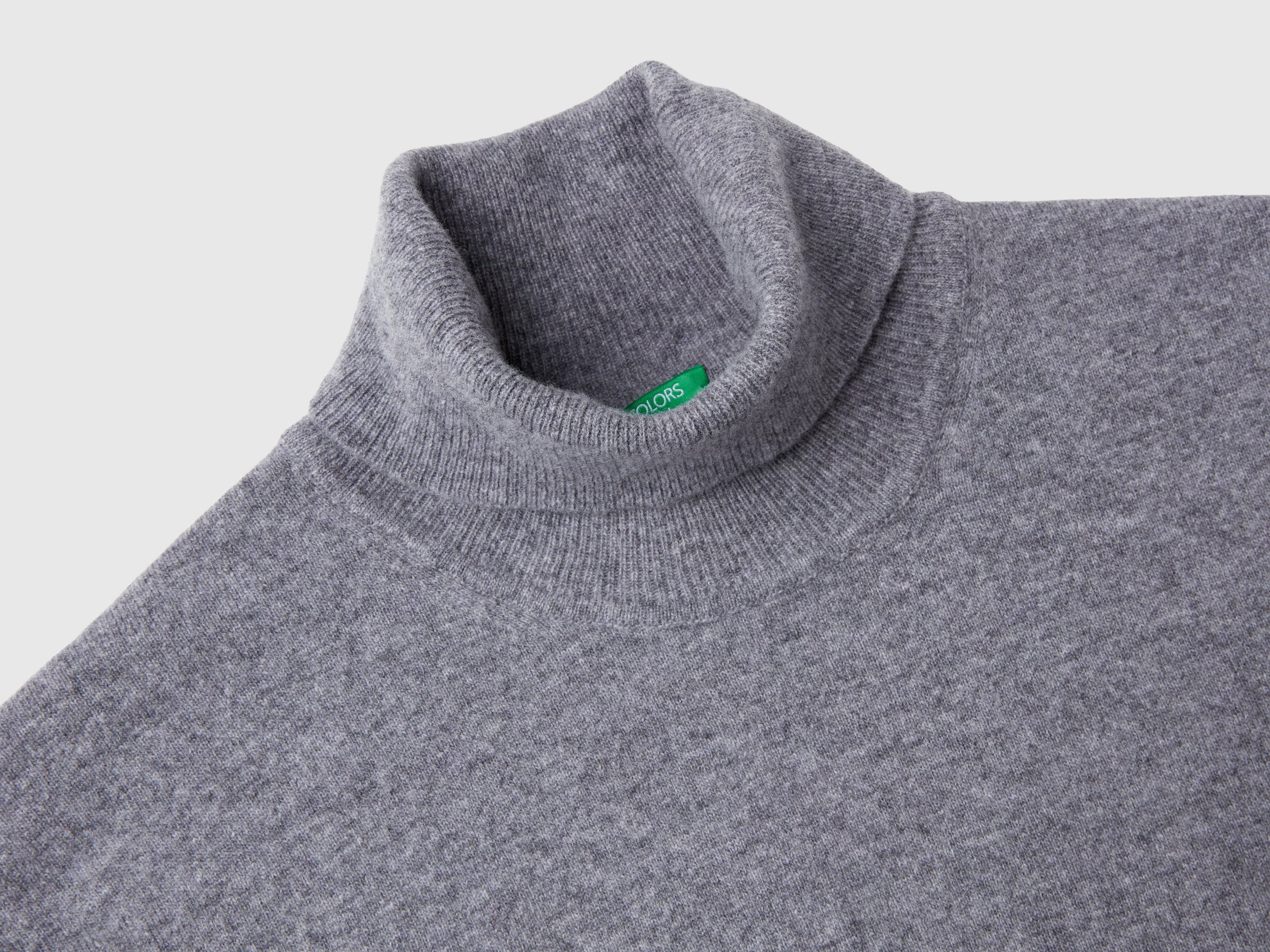 Camisola de gola alta cinzenta em pura lã Merino - ucb_image_DS1