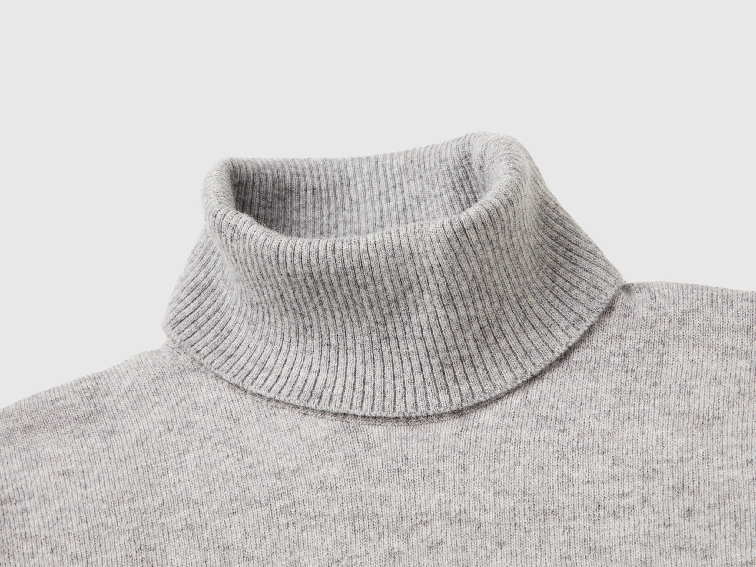 Camisola de gola alta em mistura de lã e caxemira - ucb_image_DS1