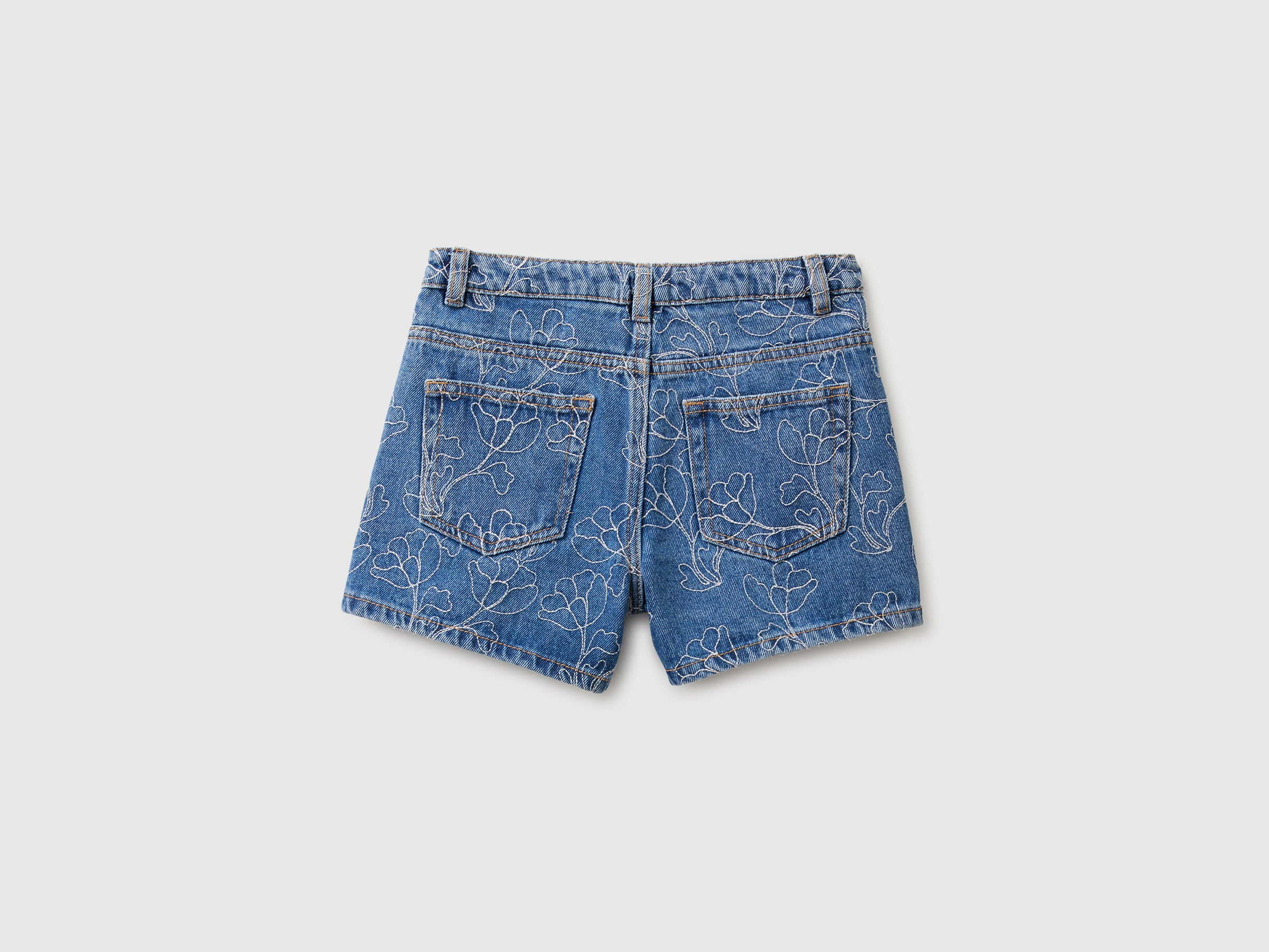 Shorts de jeans bordado - ucb_image_BS