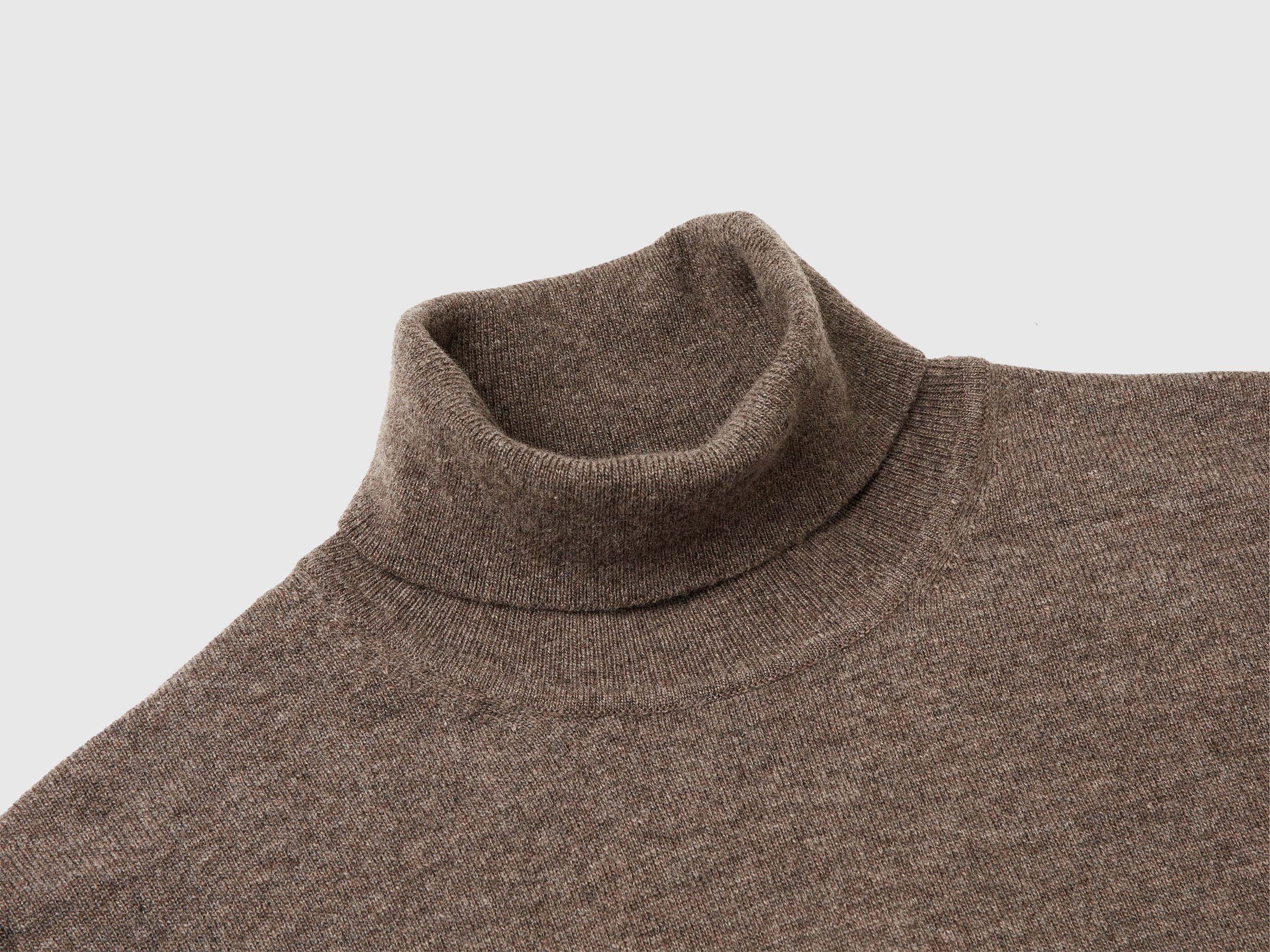 Camisola de gola alta marrom em pura lã Merino - ucb_image_DS1