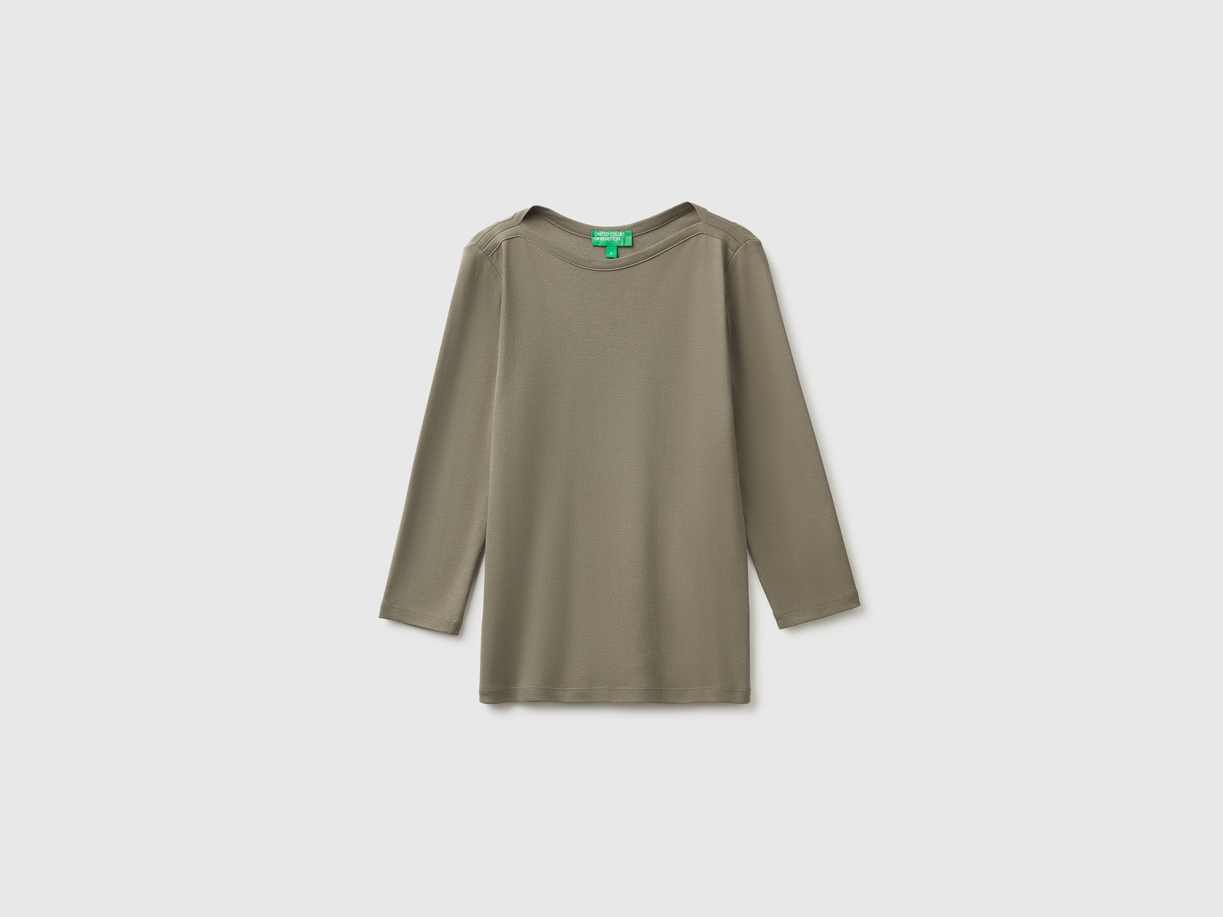 T-shirt slim fit com decote à barco - ucb_image_FS
