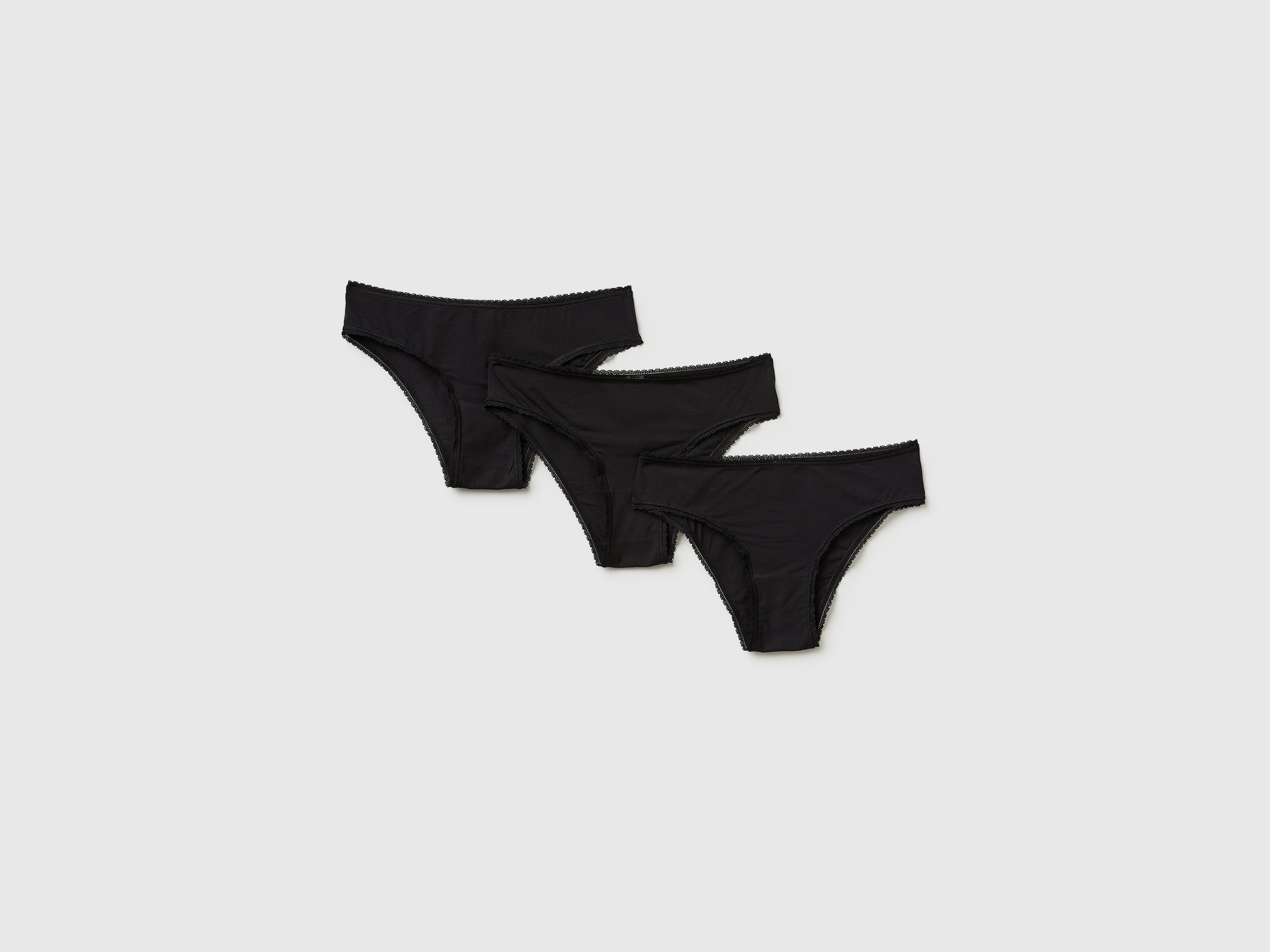 Three briefs in stretch Modal - ucb_image_FS