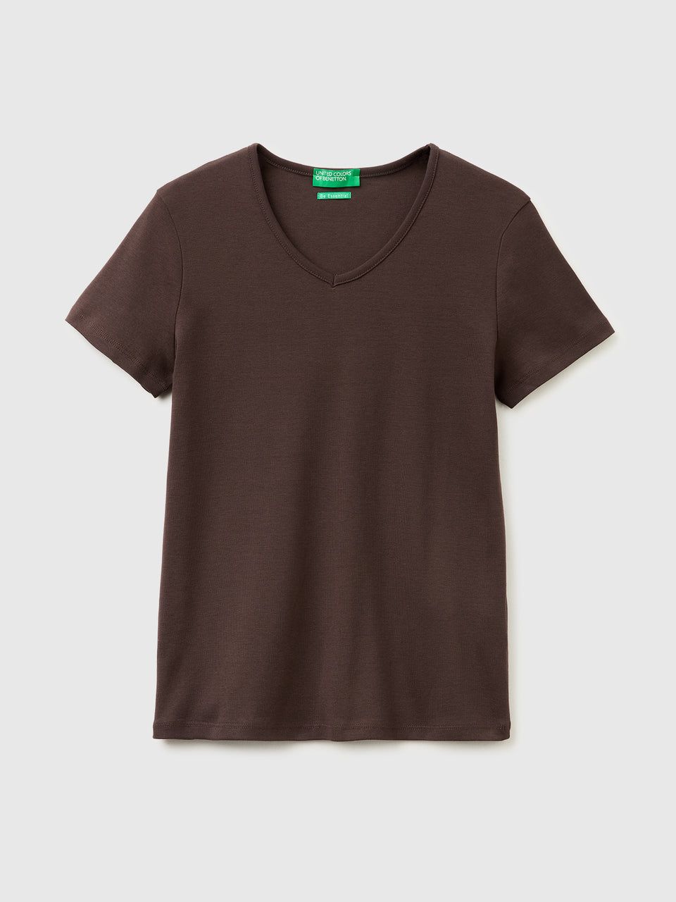 Slim fit t-shirt with V-neck - ucb_image_FS
