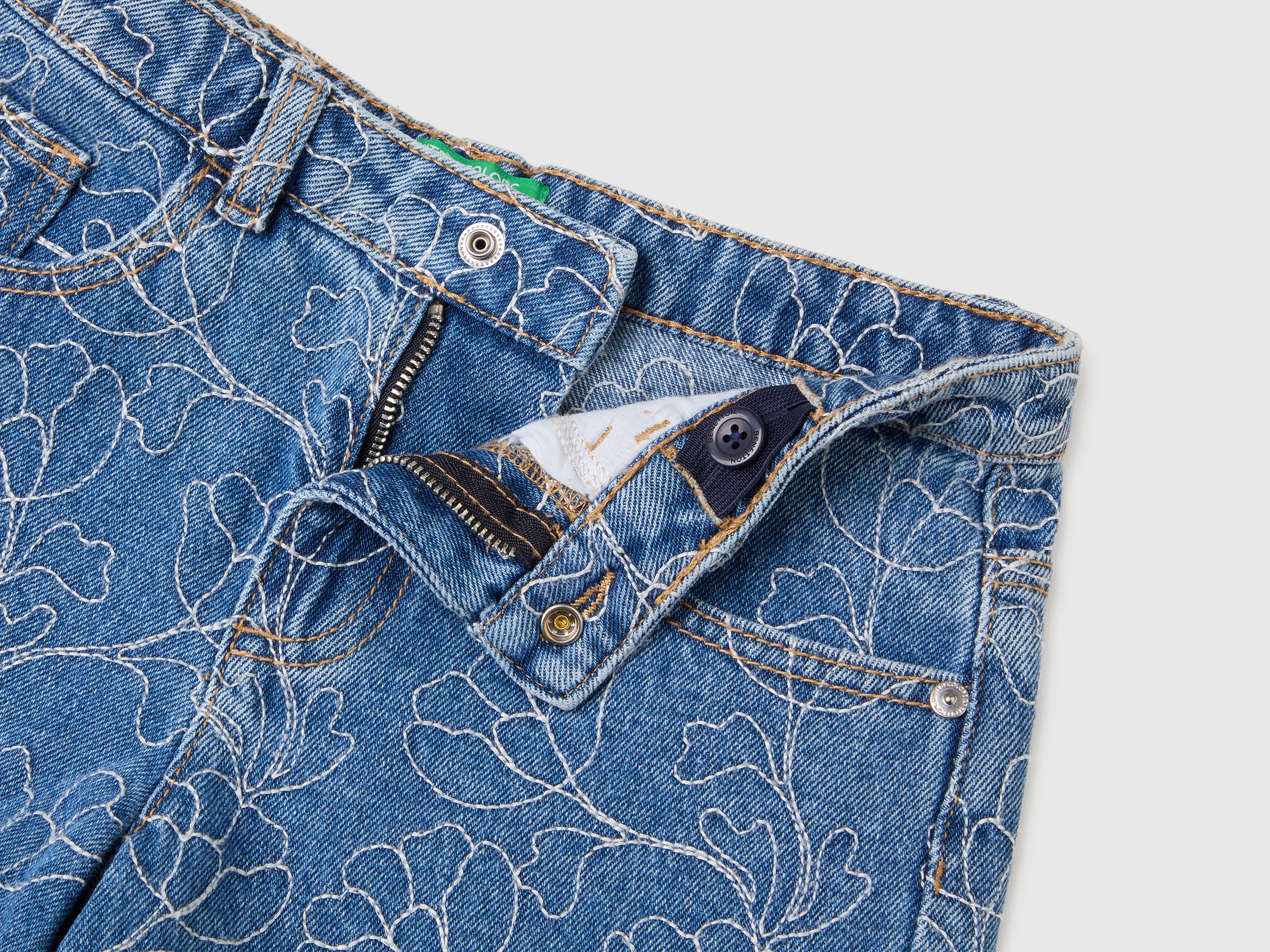 Shorts de jeans bordado - ucb_image_DS1