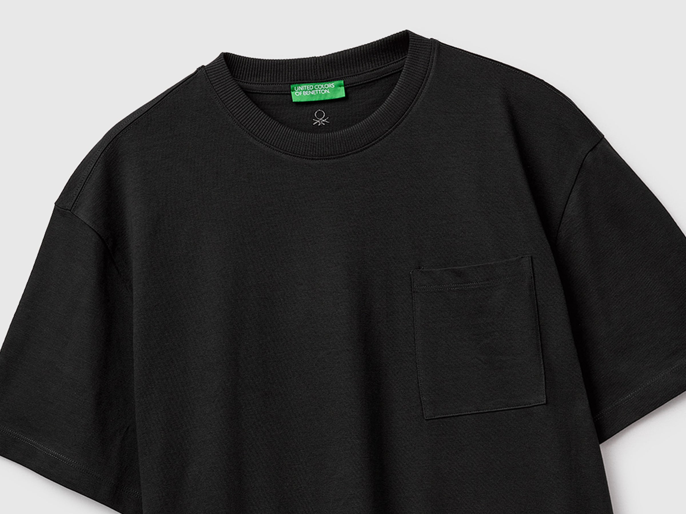 T-shirt with pocket - ucb_image_FY