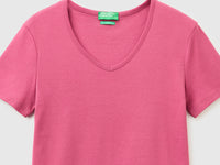 Slim fit t-shirt with V-neck - ucb_image_DS1