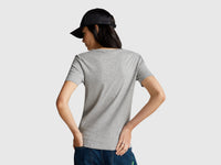 T-shirt em algodão puro com decote em V - ucb_image_B