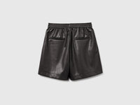 Bermudas em tecido efeito pele - ucb_image_BS
