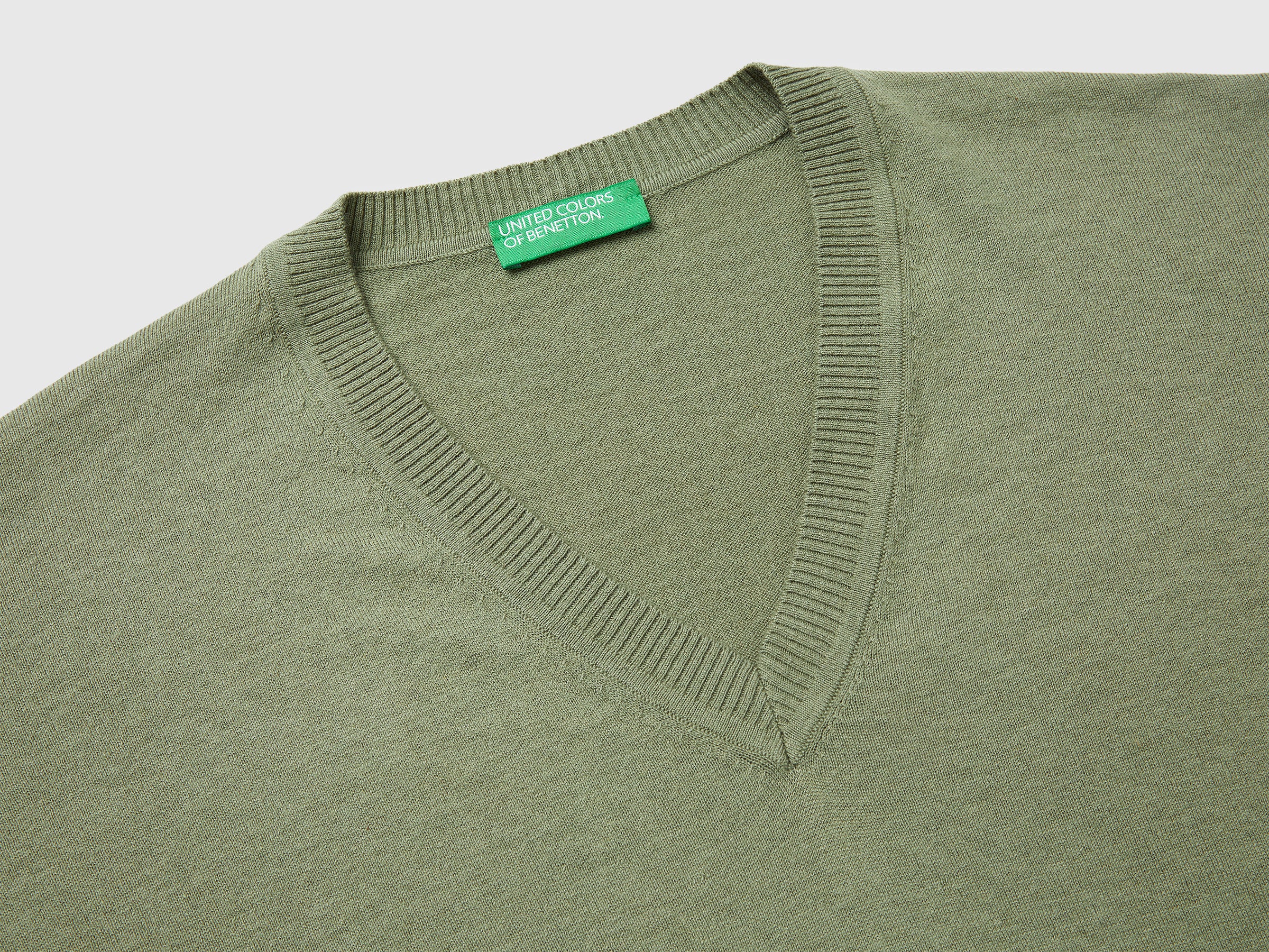 Camisola decote em V em algodão e lã - ucb_image_DS1