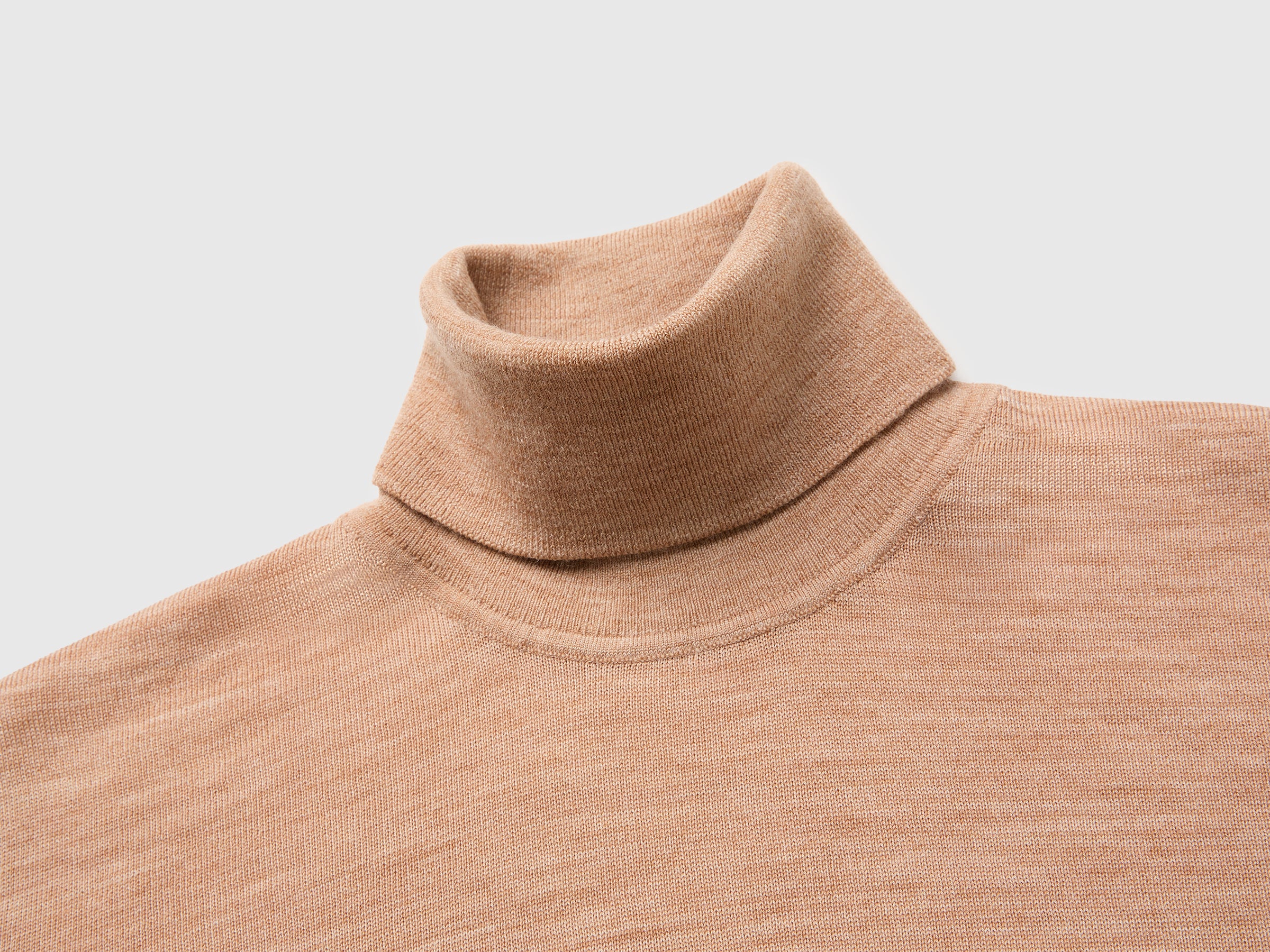 Camisola de gola alta em pura lã Merino - ucb_image_DS1
