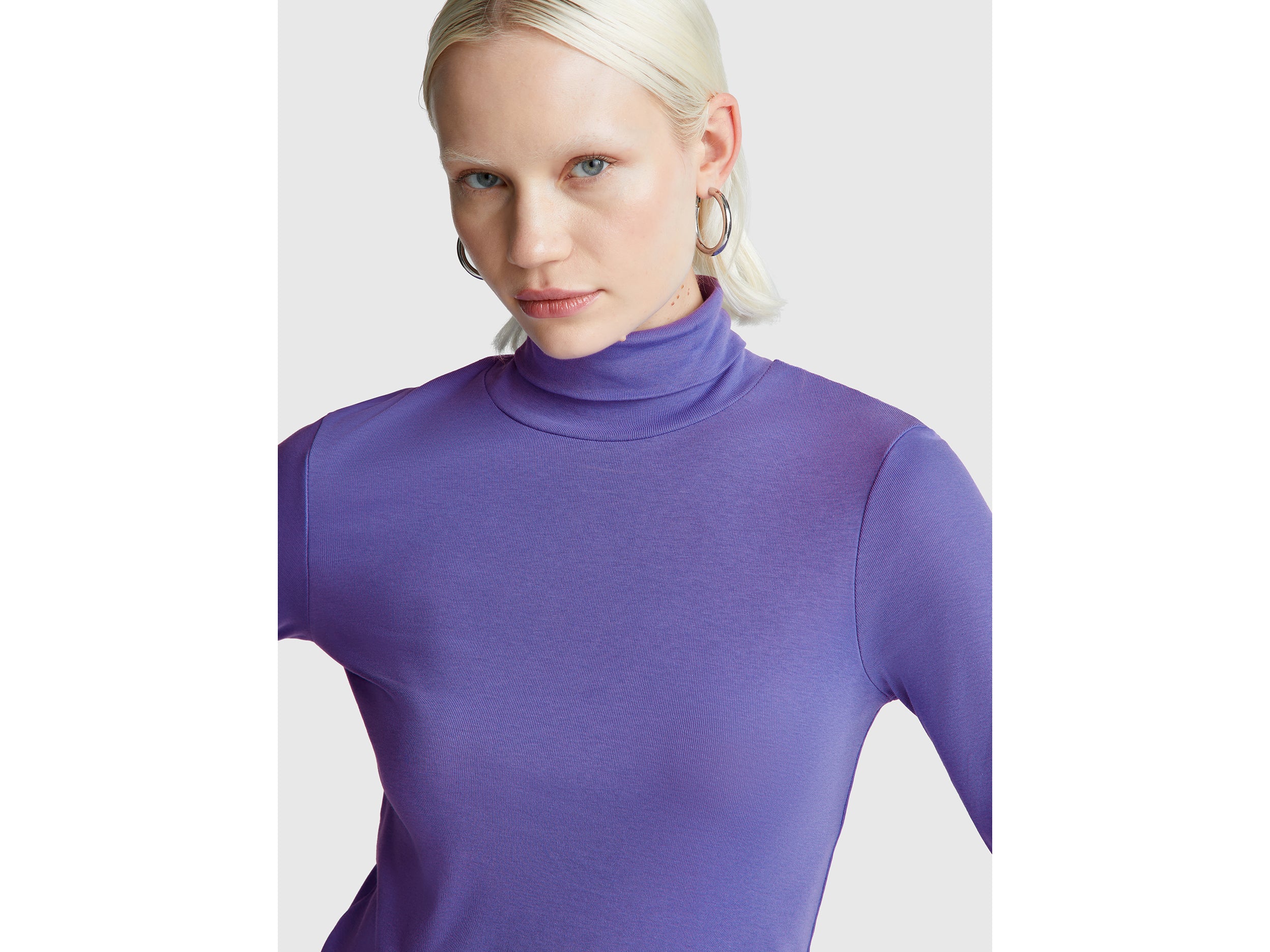 T-shirt de manga comprida com gola alta - ucb_image_FY