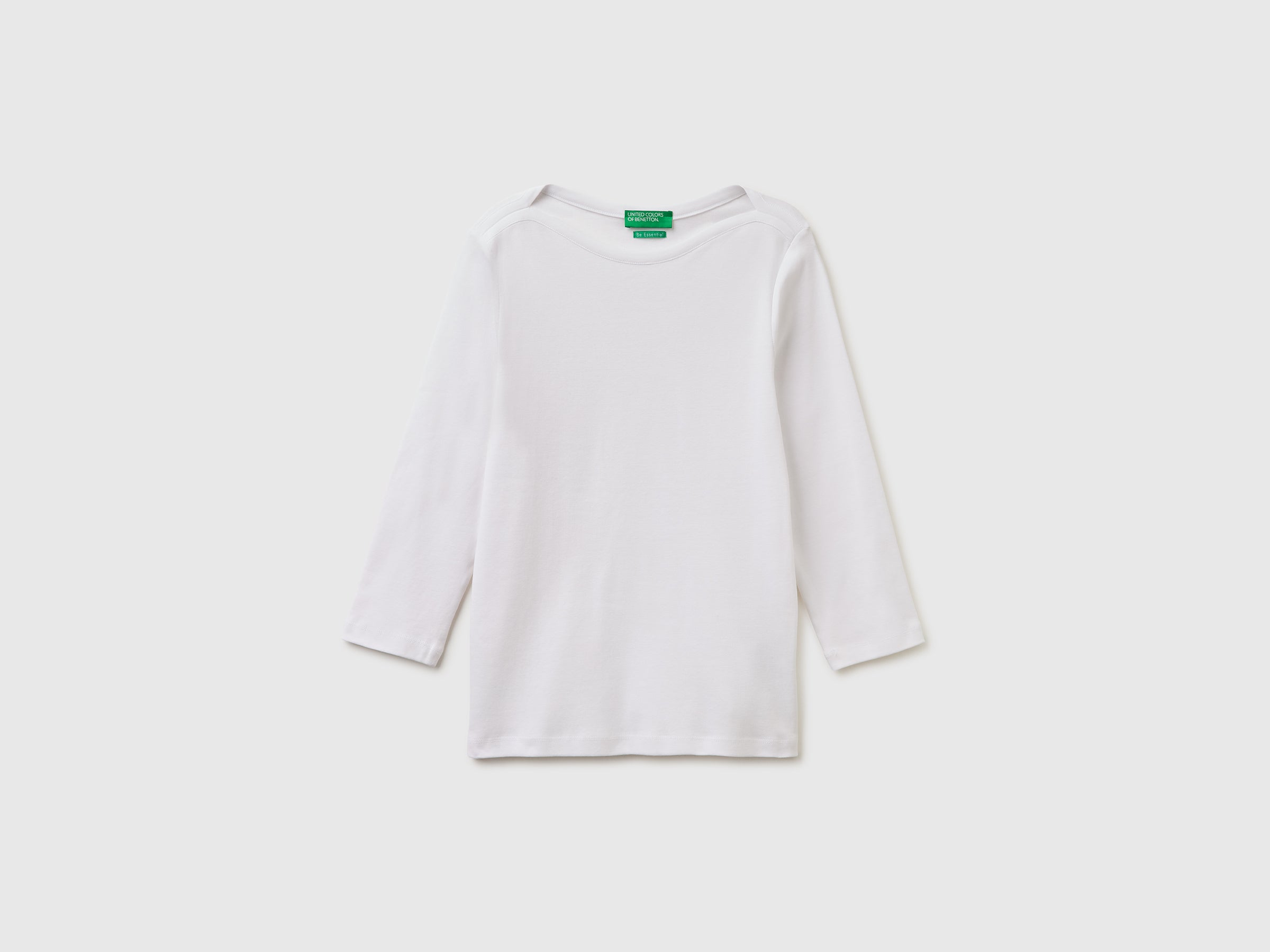 T-shirt slim fit com decote à barco - ucb_image_FS