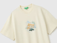 T-shirt relaxed fit com estampa em algodão orgânico - ucb_image_FY
