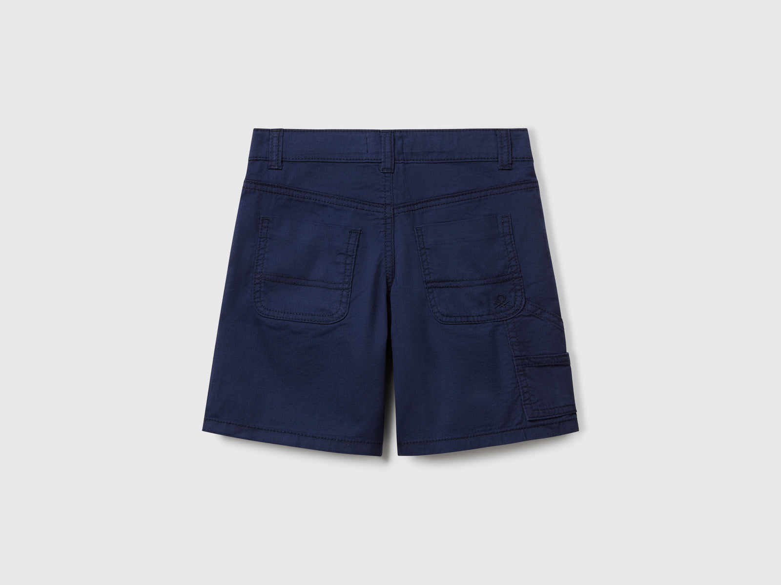 Lightweight Bermuda shorts with pockets - ucb_image_BS