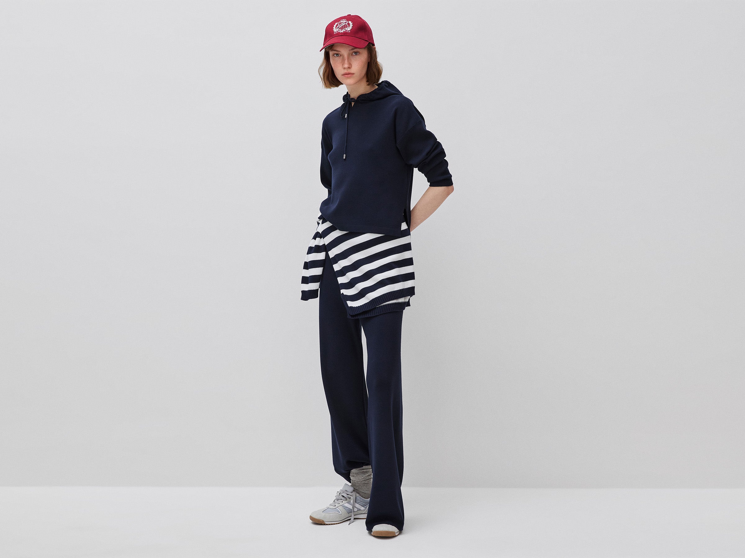Camisola over fit com capuz - ucb_image_FY