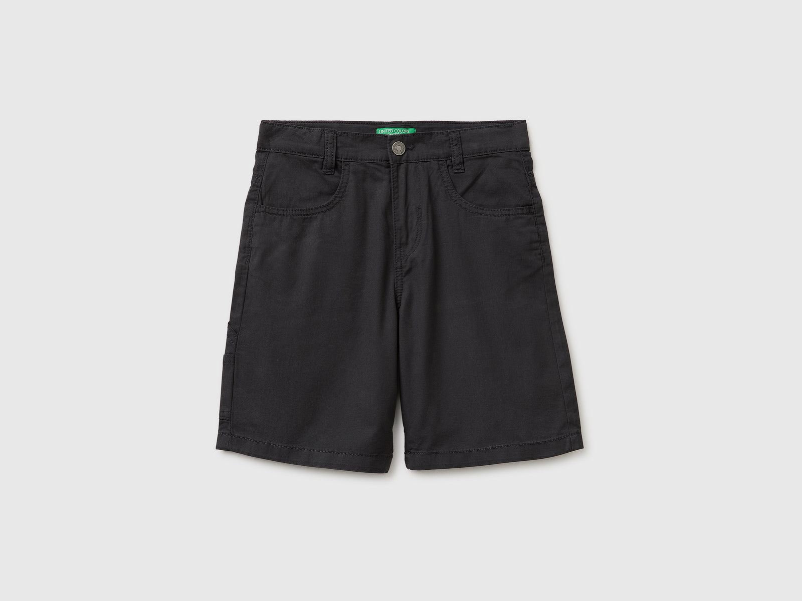 Lightweight Bermuda shorts with pockets - ucb_image_FS
