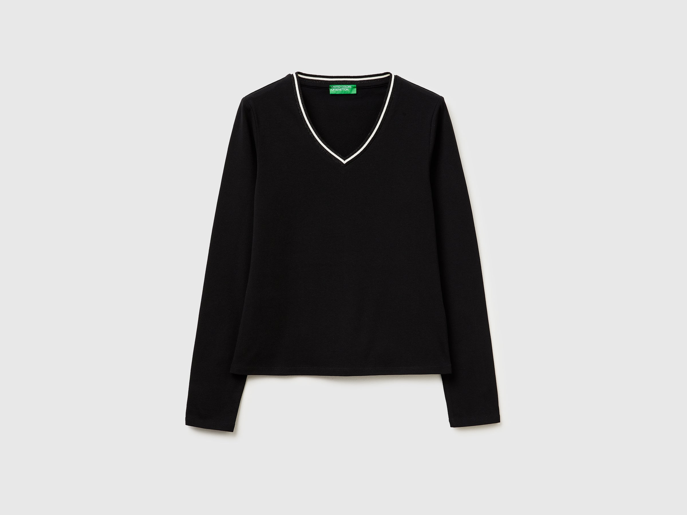 Fitted V-neck T-shirt - ucb_image_FS