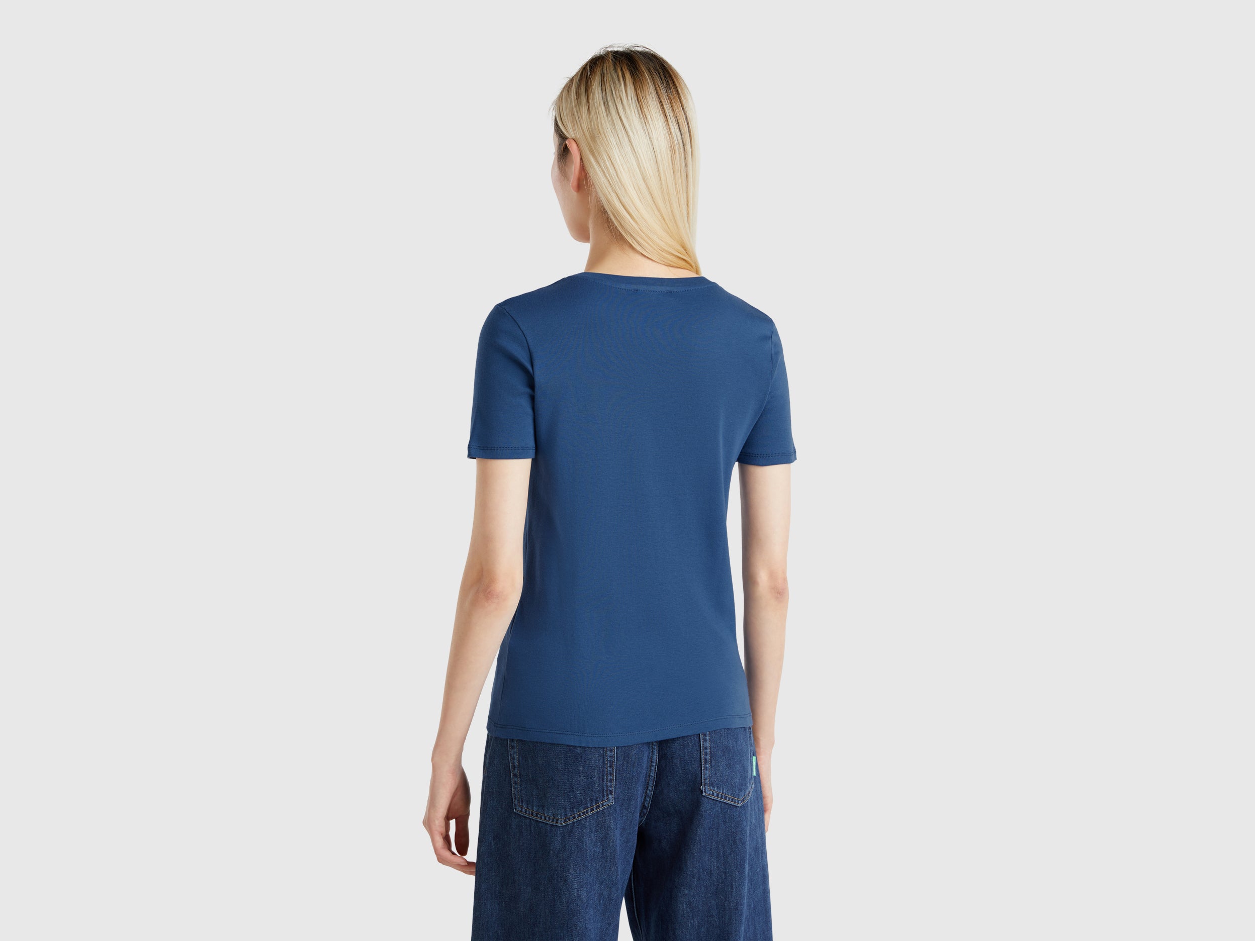 T-shirt azul força aérea em algodão puro com decote em V - ucb_image_B