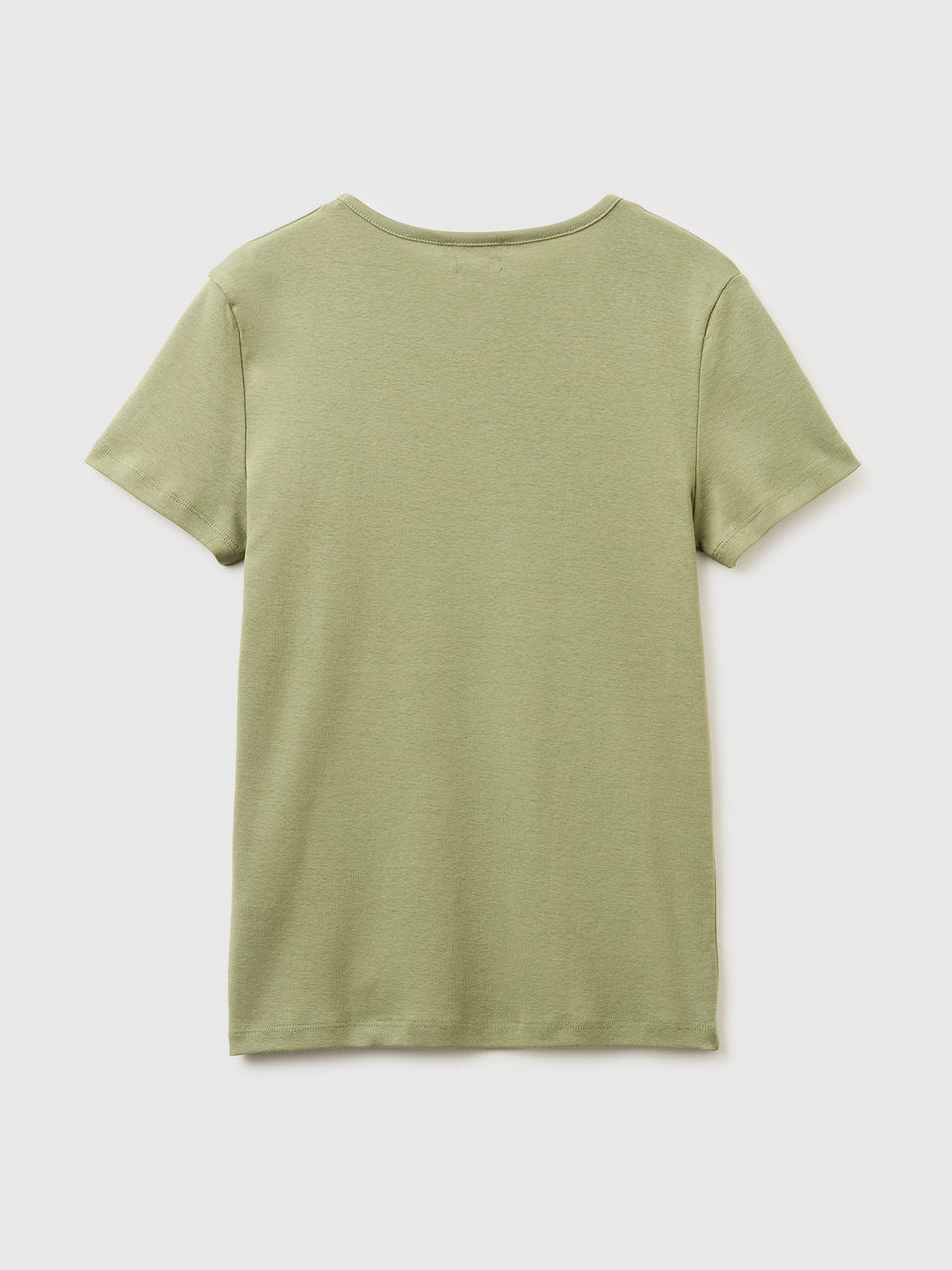 Slim fit t-shirt with V-neck - ucb_image_BS