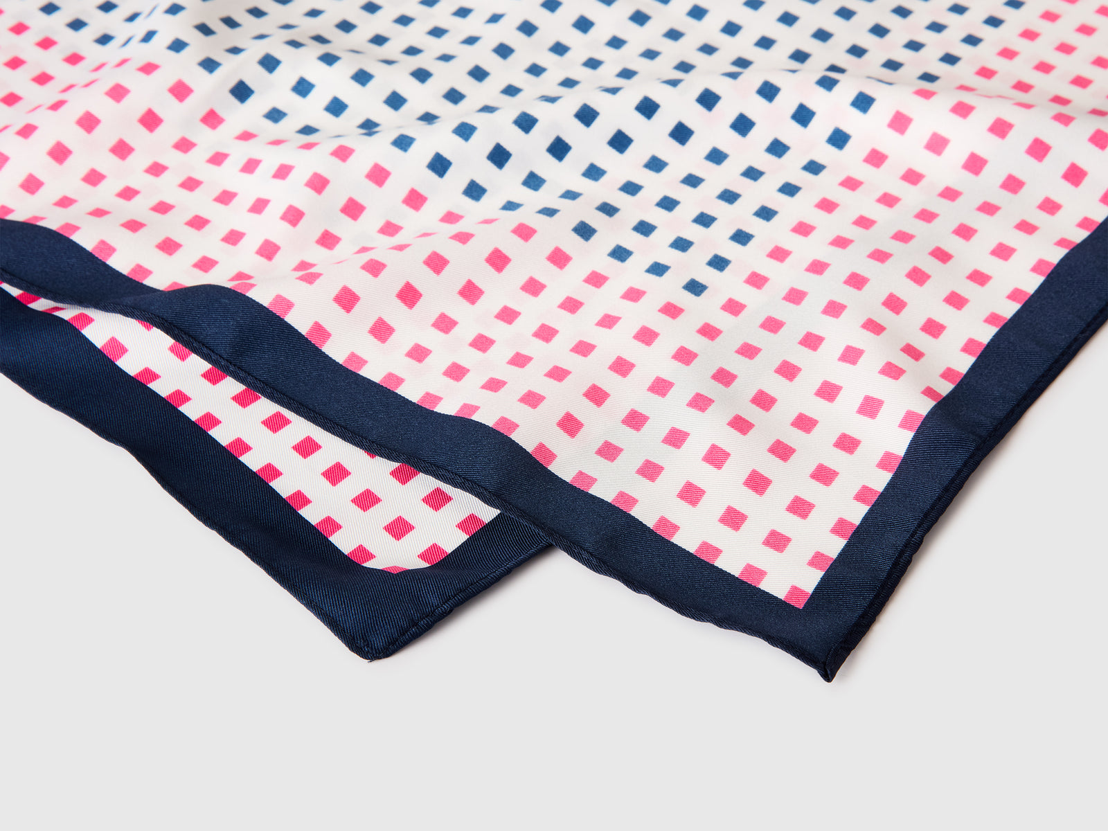 Scarf with patterned print - ucb_image_DS1
