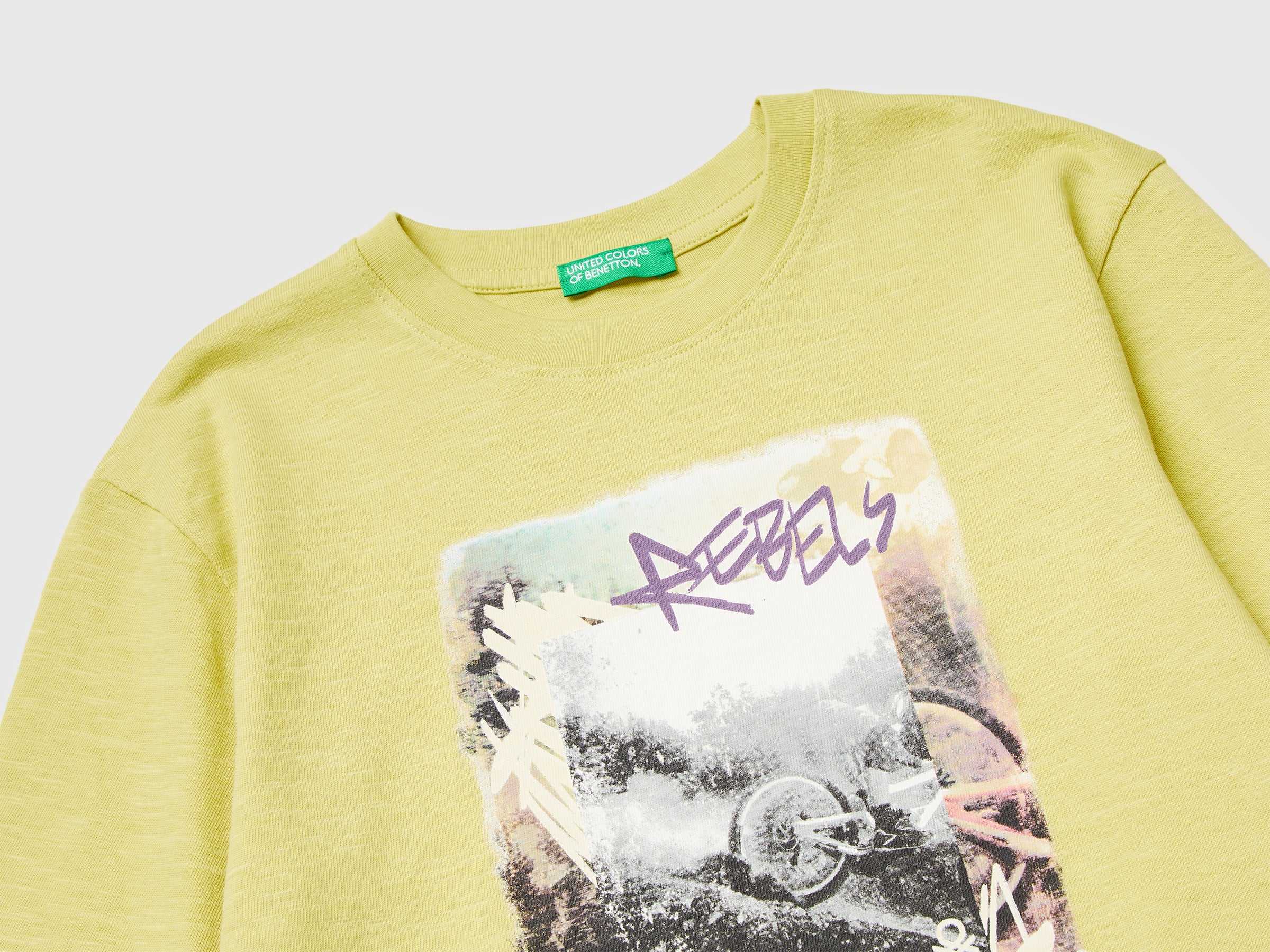 T-shirt com estampa à frente e atrás - ucb_image_DS1