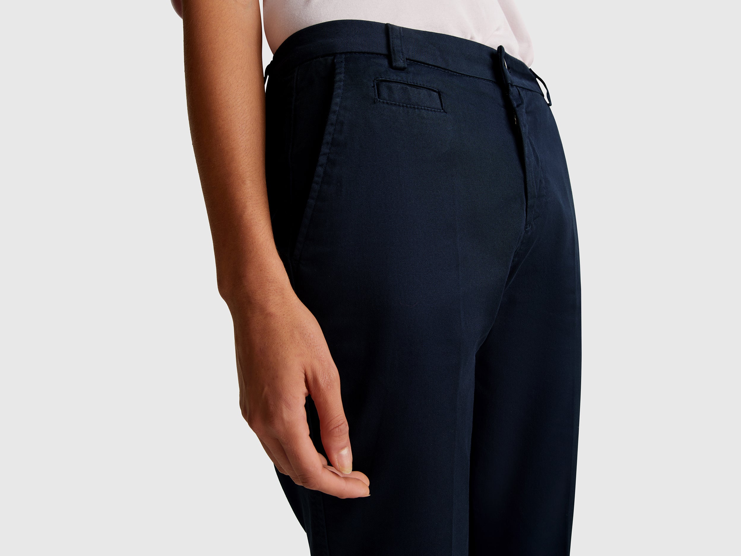 Chinos slim fit em algodão azul-escuro - ucb_image_FY
