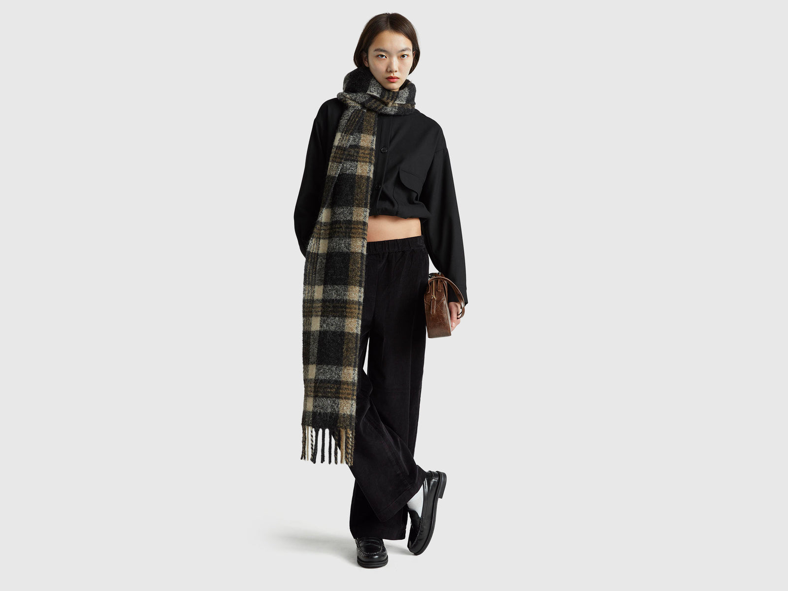 Wide velvet trousers