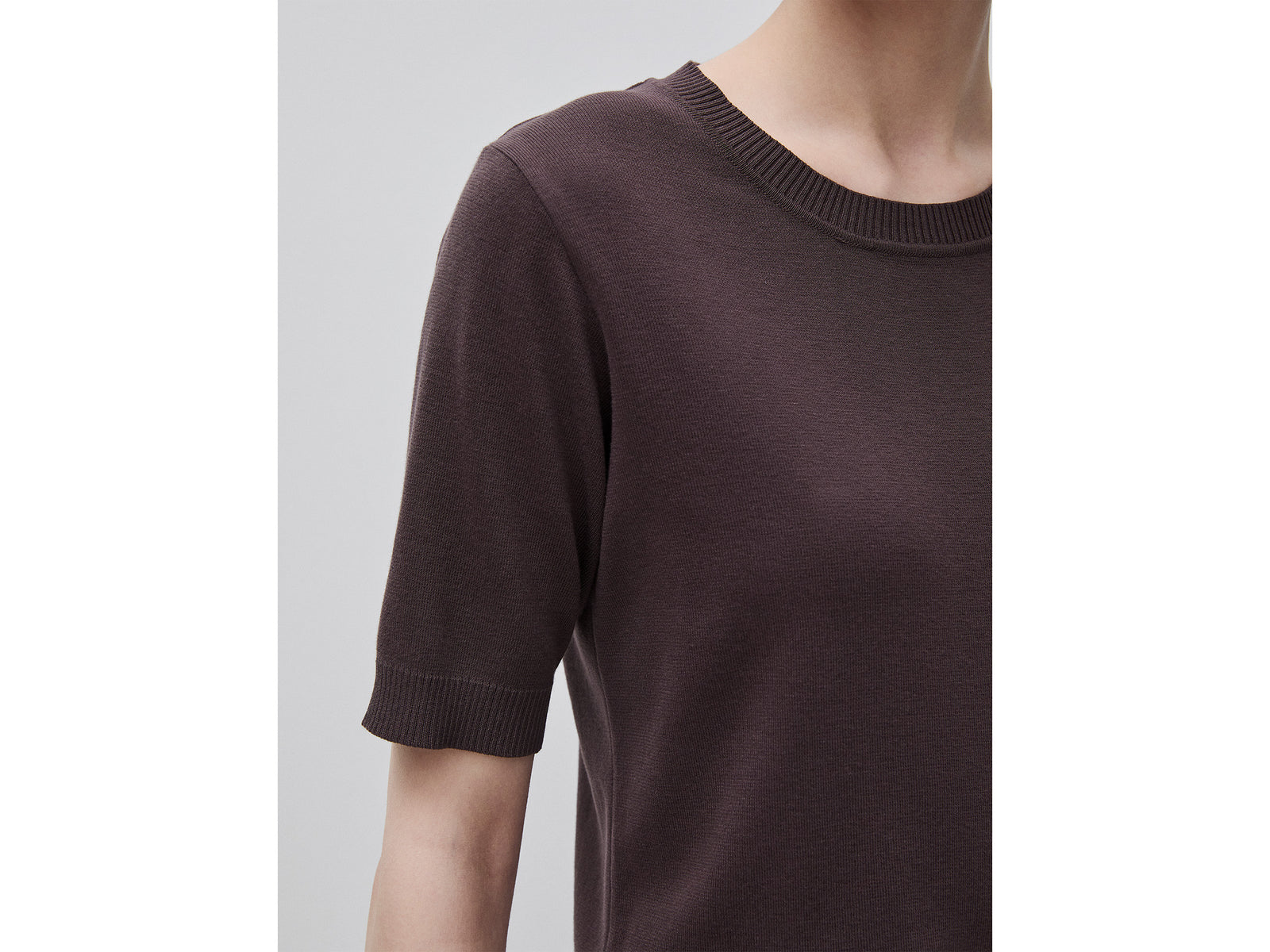 Brown short sleeve sweater