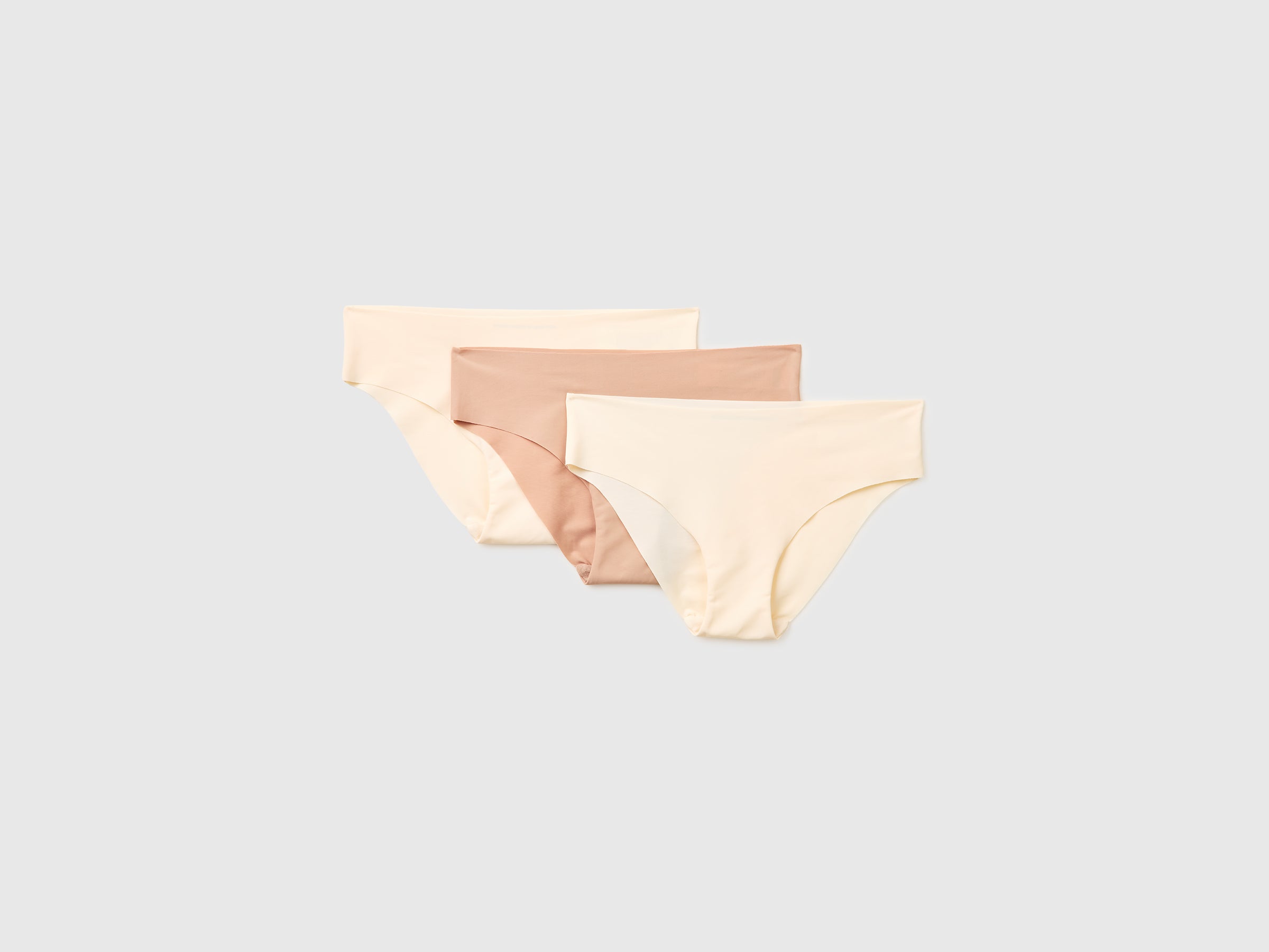 Three seamless briefs - ucb_image_FS