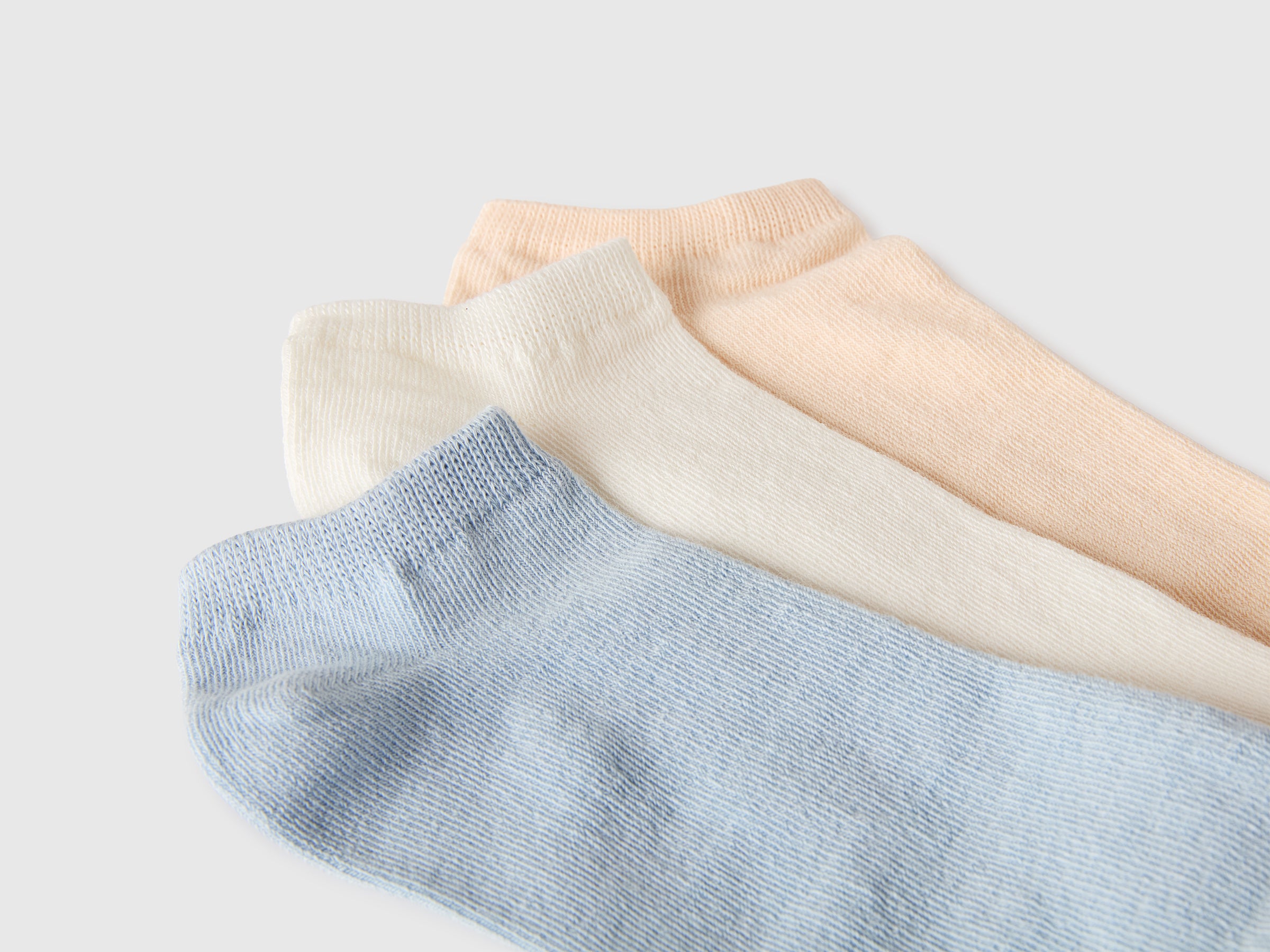 Three pairs of plain short socks - ucb_image_DS1
