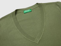 Camisola verde-oliva em algodão tricô com decote em V - ucb_image_DS1
