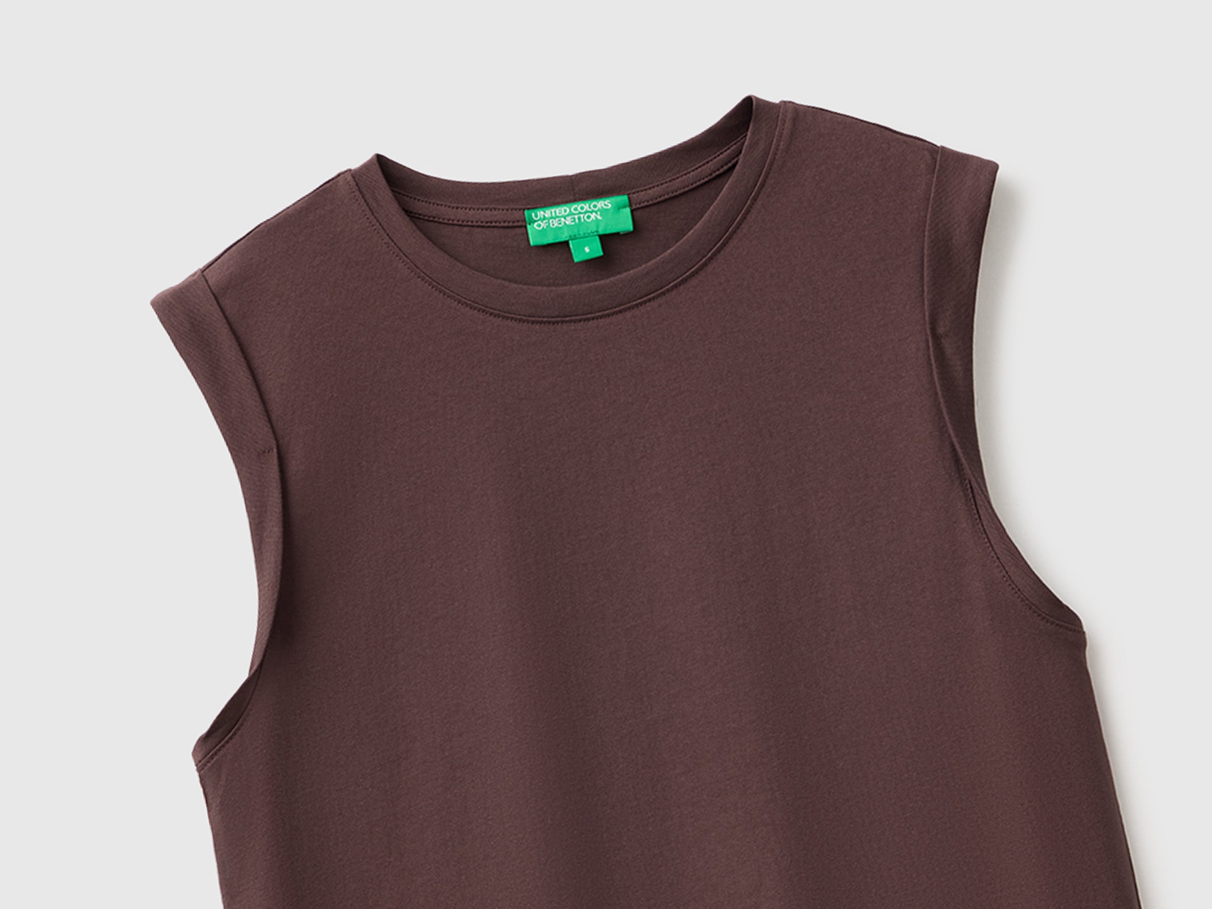 T-shirt sem mangas - ucb_image_FY