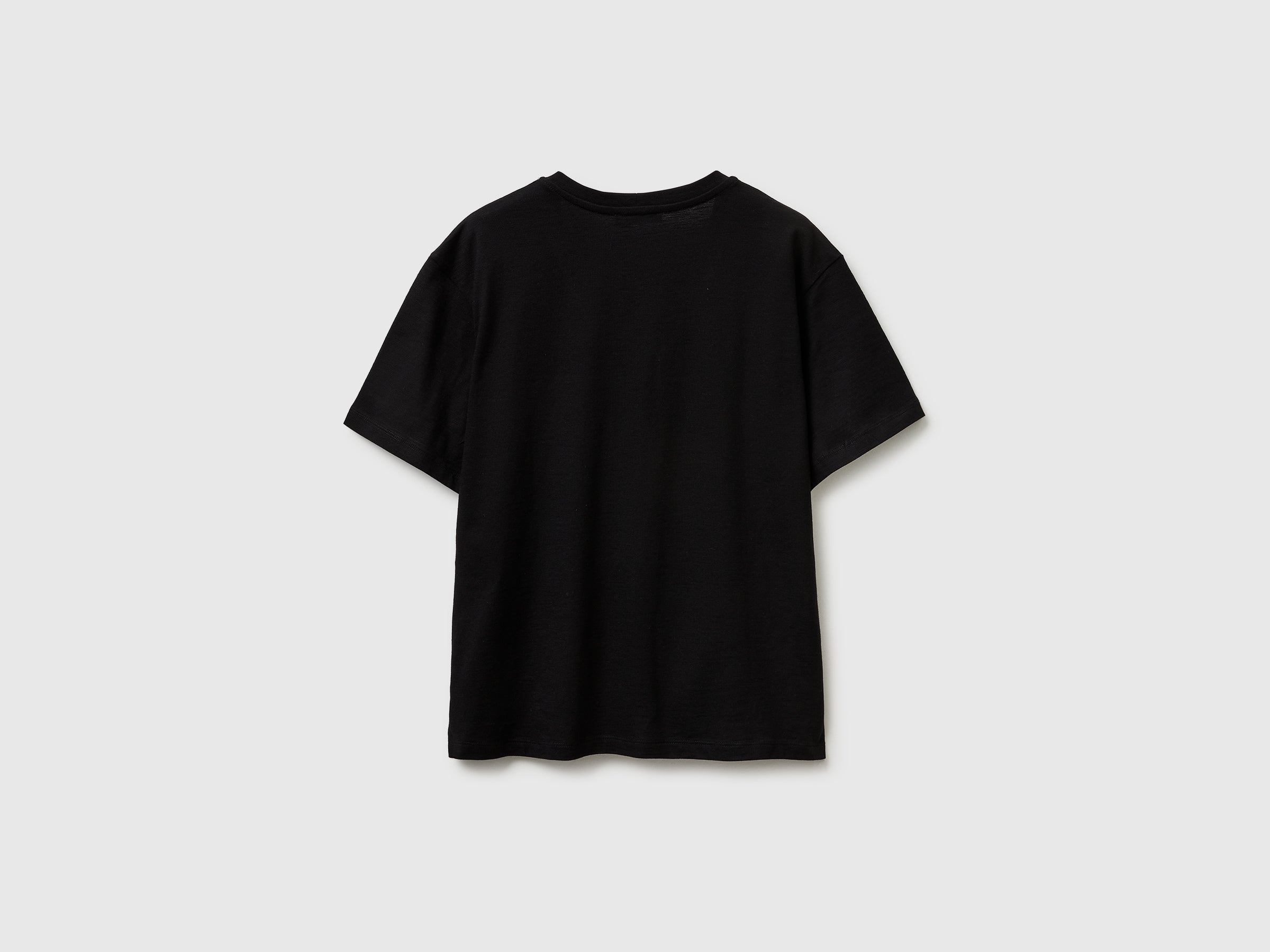 T-shirt decote em V em algodão leve - ucb_image_BS