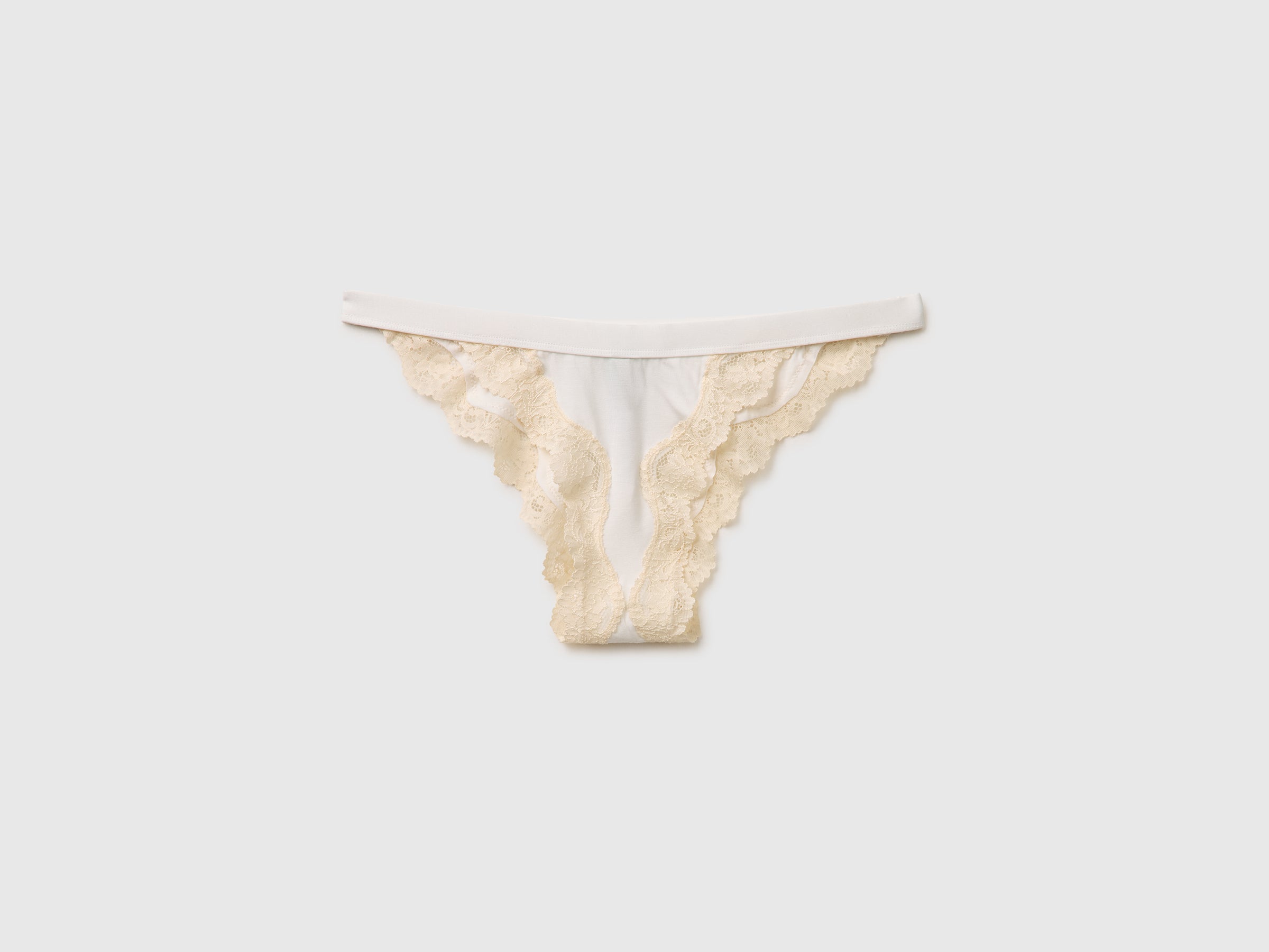 Low-cut briefs in silk blend with lace - ucb_image_FS