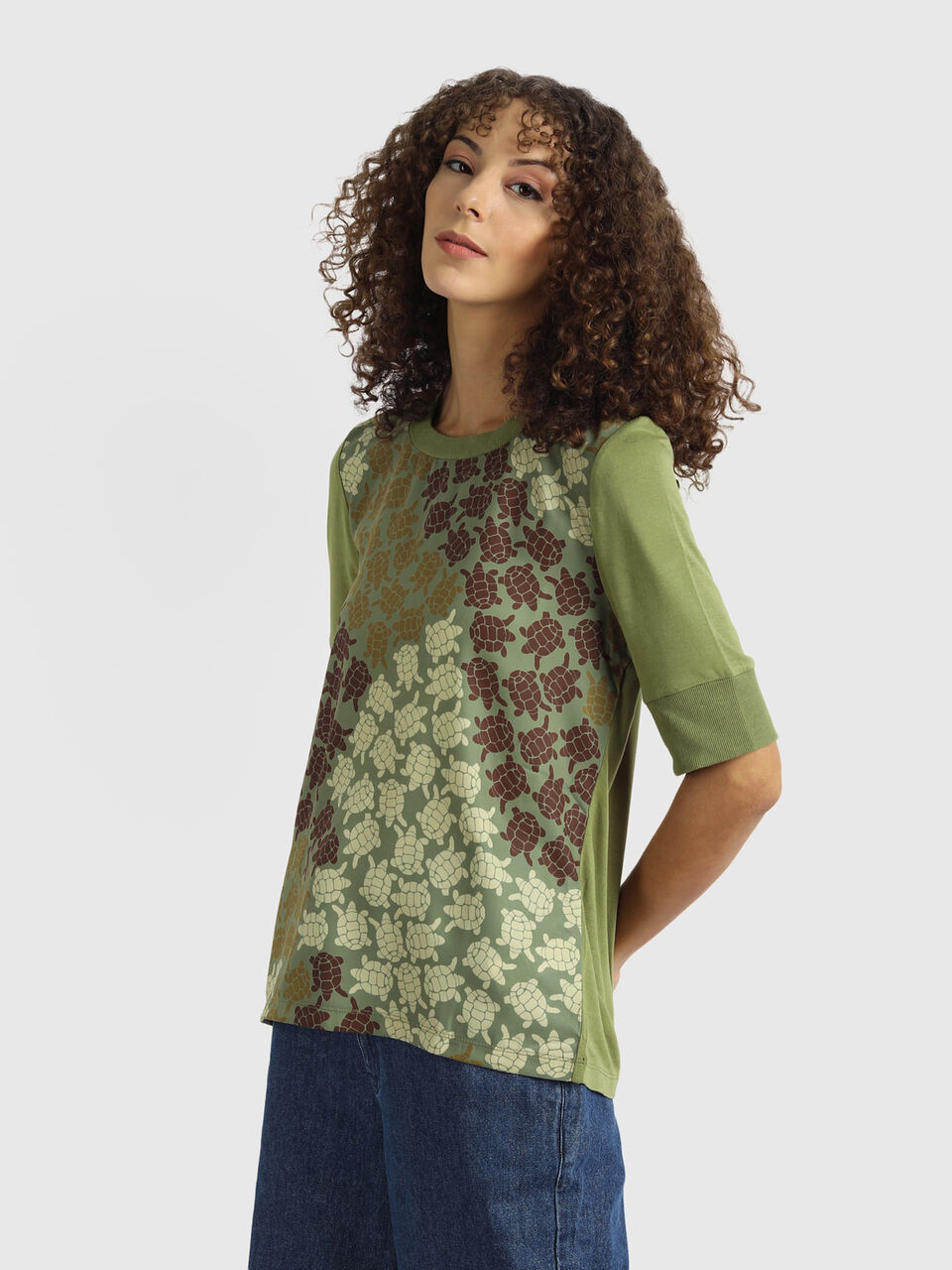 Short Sleeve Knit Woven Top Wt Turtle  Print image number null