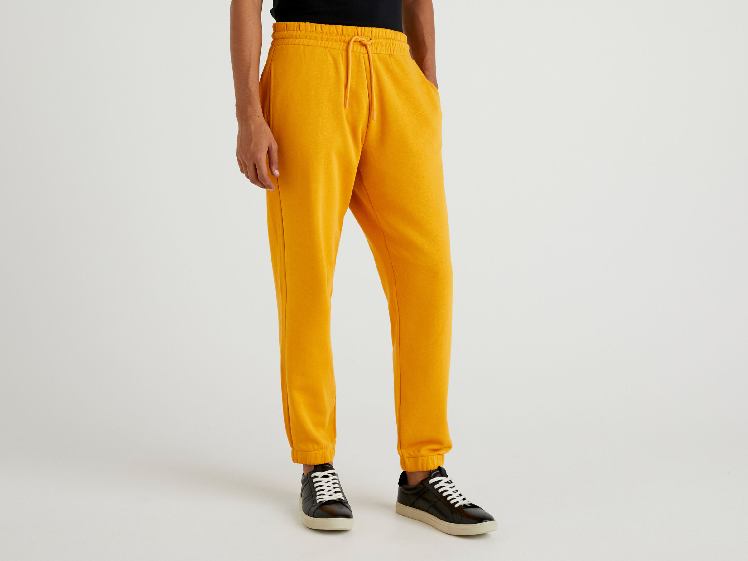 JOGGER image number 0