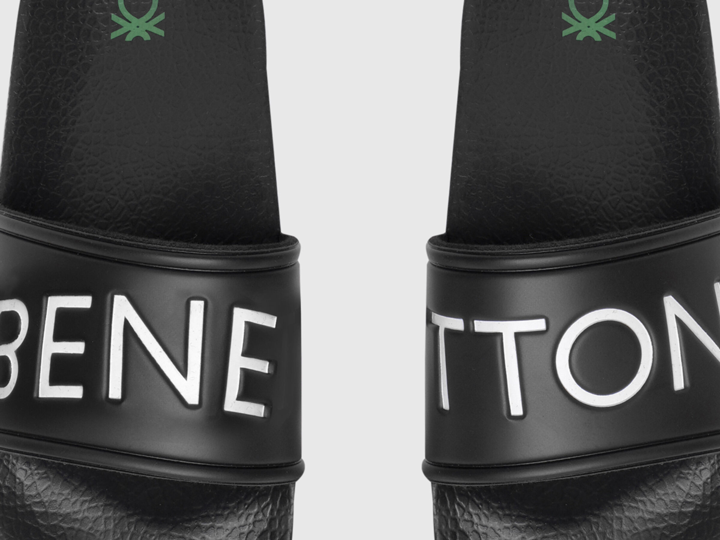 Slippers With Print image number 3