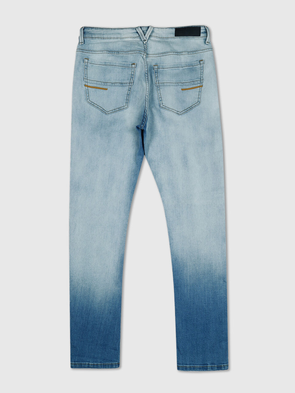 Carrot Fit Faded Blue Hi Stretch Jeans image number 2