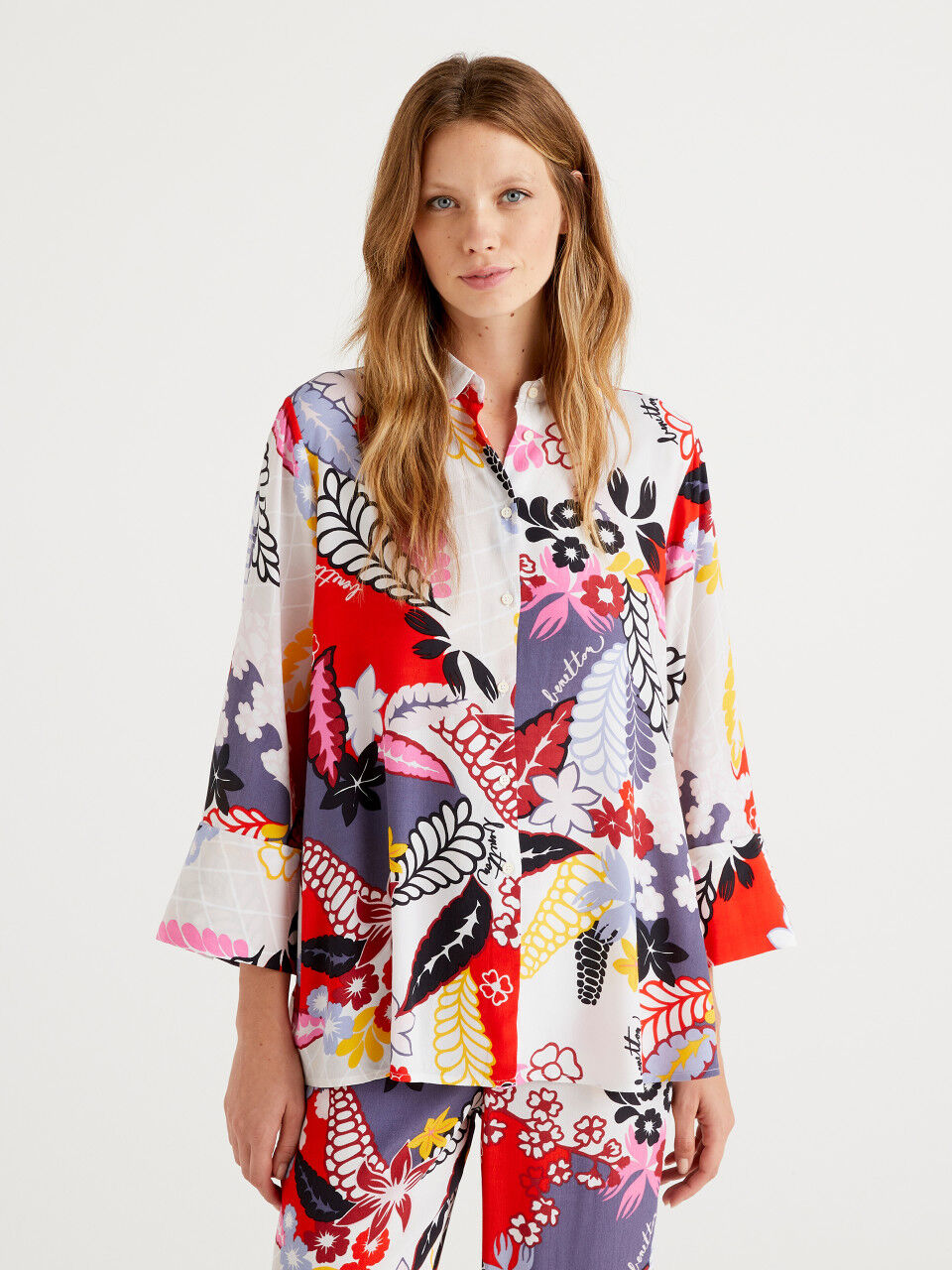 Bluse mit tropischem Print